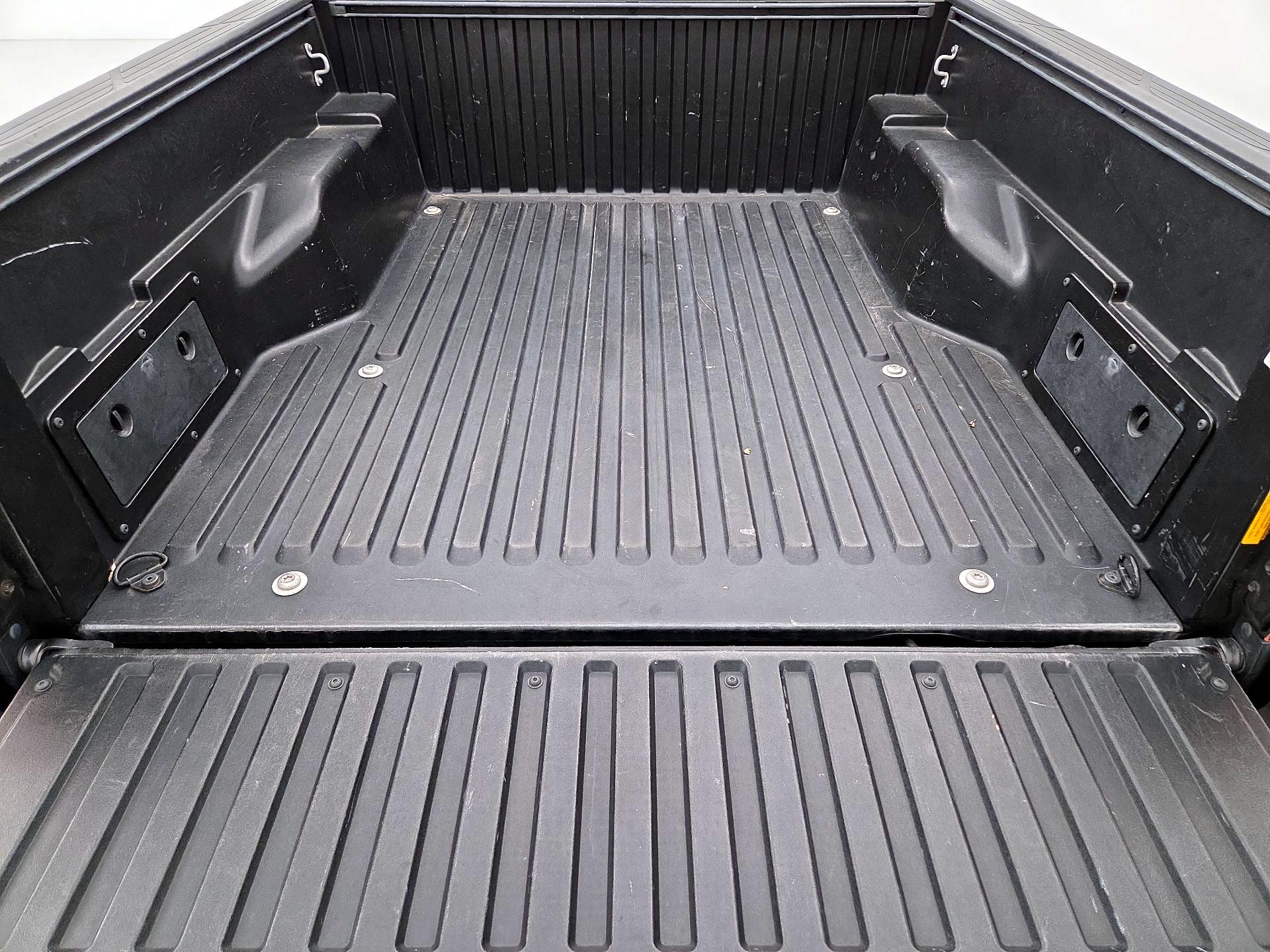 Thumbnail: 2015 Toyota Tacoma - 19