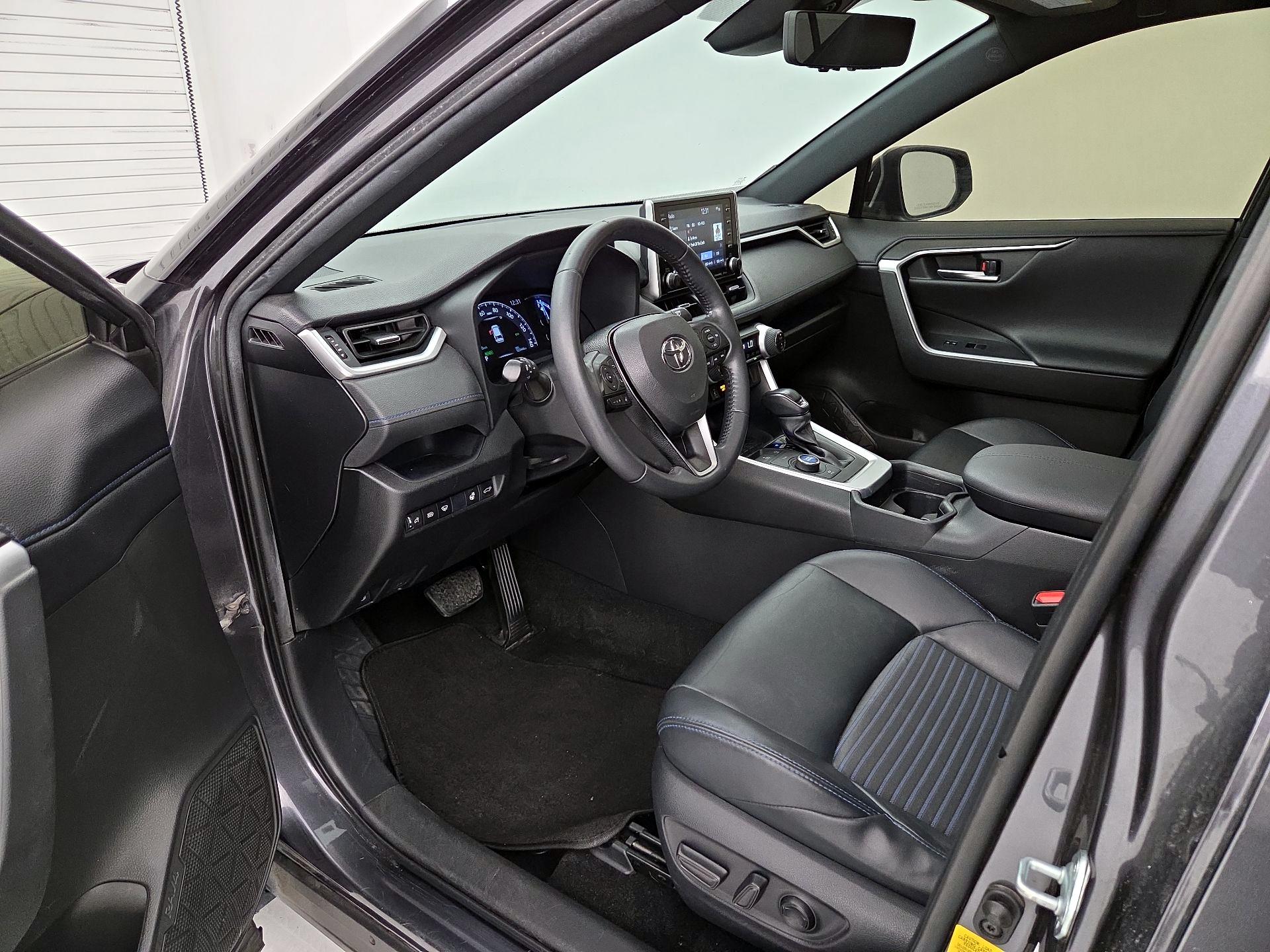 Thumbnail: 2020 Toyota RAV4 - 11