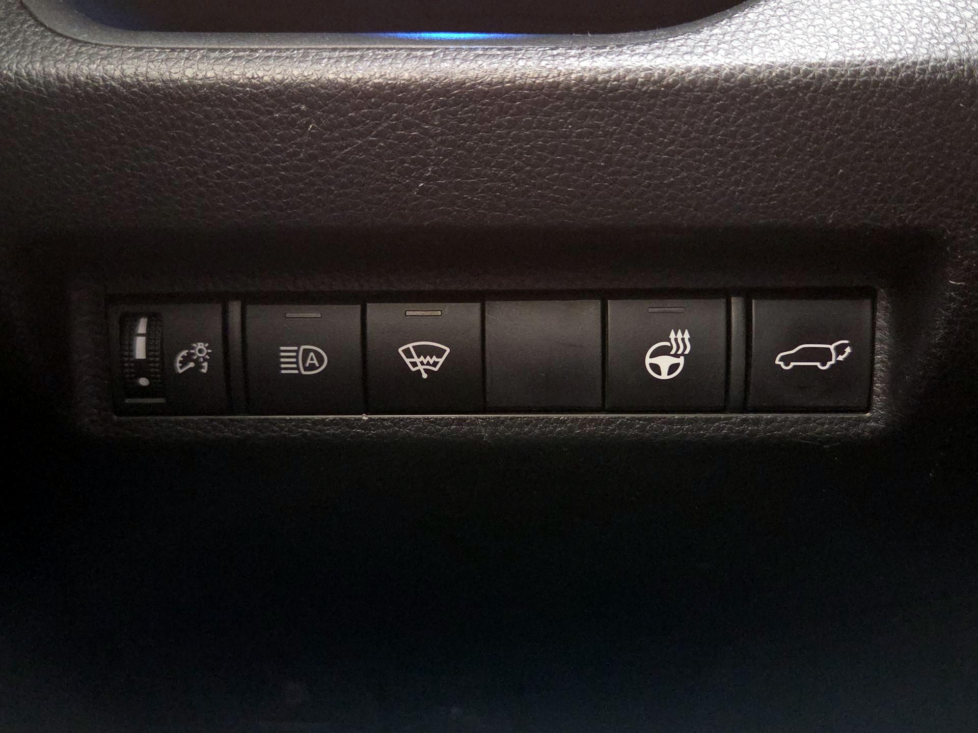 Thumbnail: 2020 Toyota RAV4 - 13