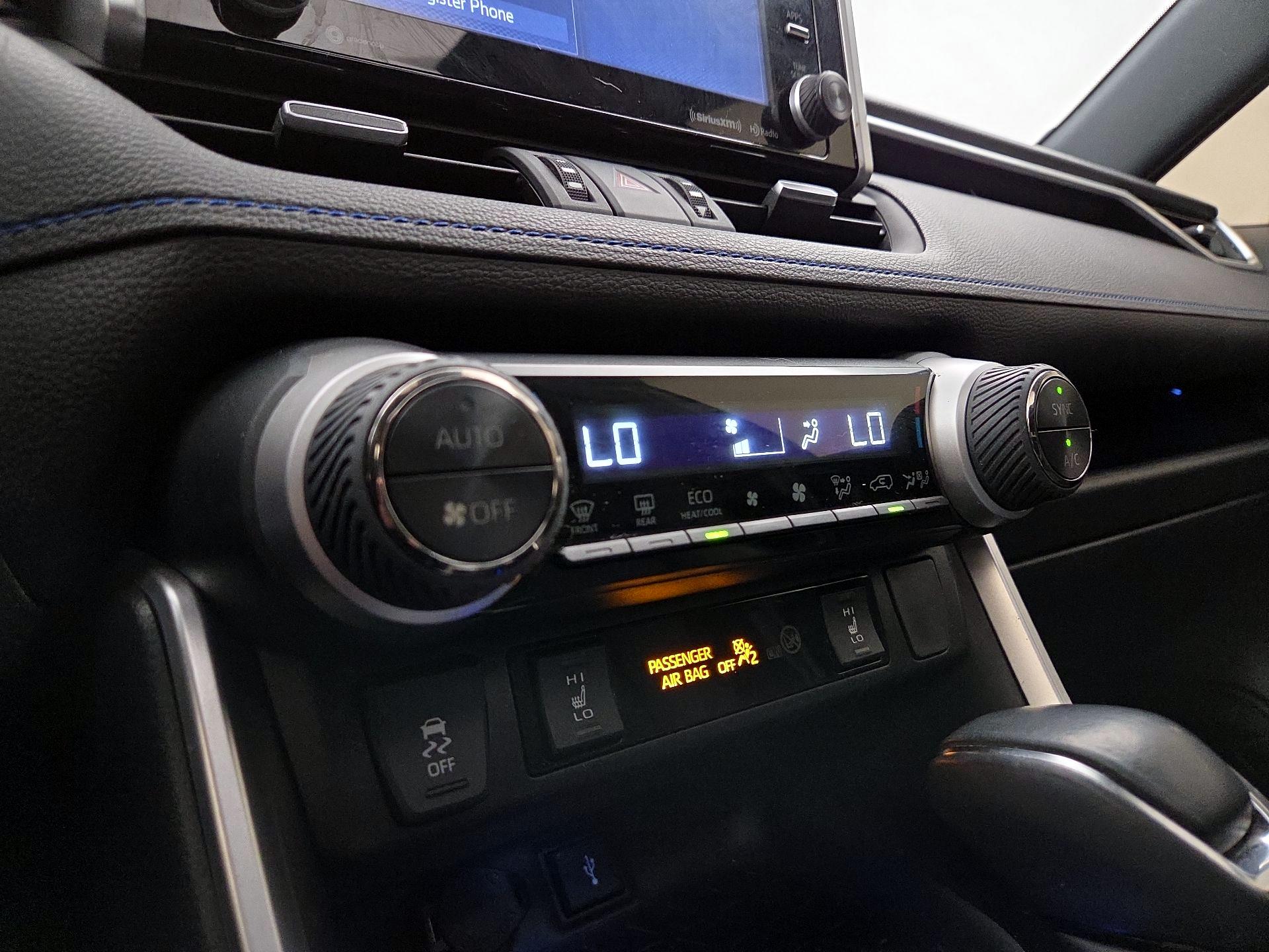 Thumbnail: 2020 Toyota RAV4 - 16