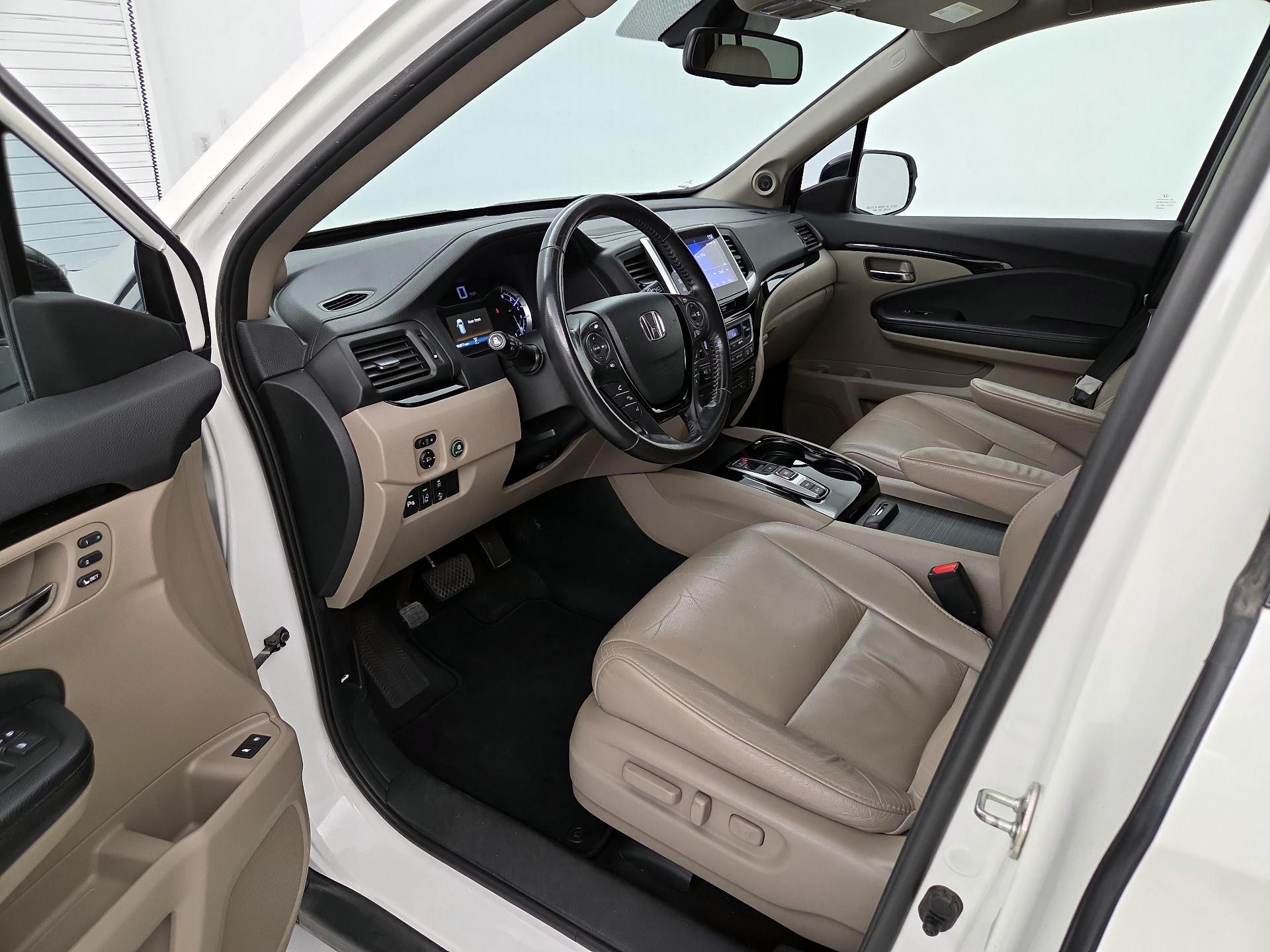 Thumbnail: 2017 Honda Pilot - 11