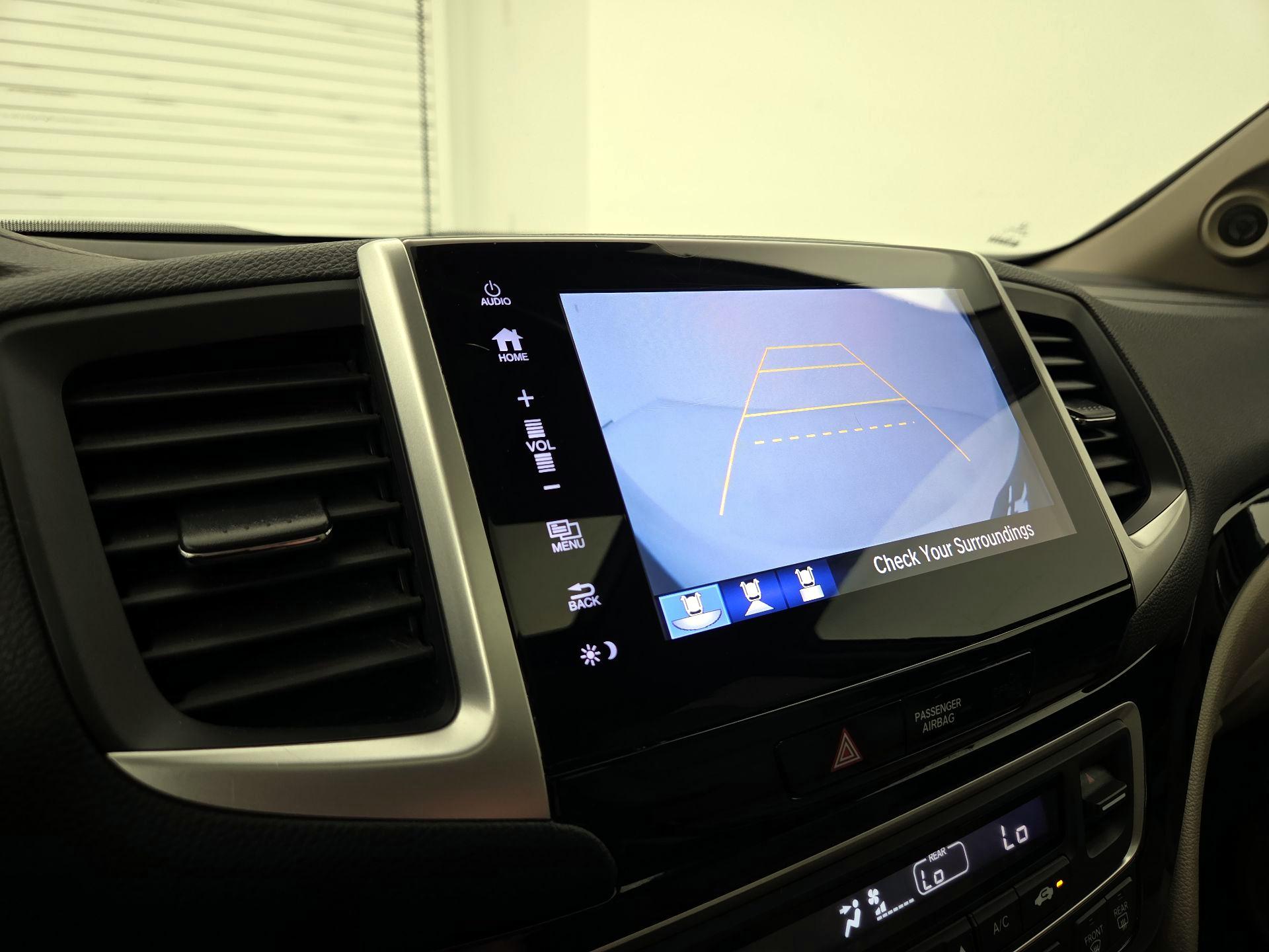 Thumbnail: 2017 Honda Pilot - 14