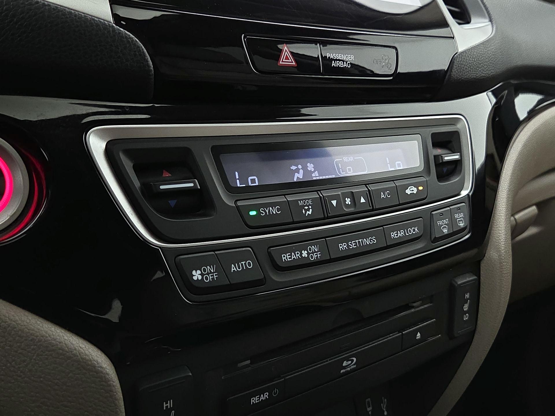 Thumbnail: 2017 Honda Pilot - 16