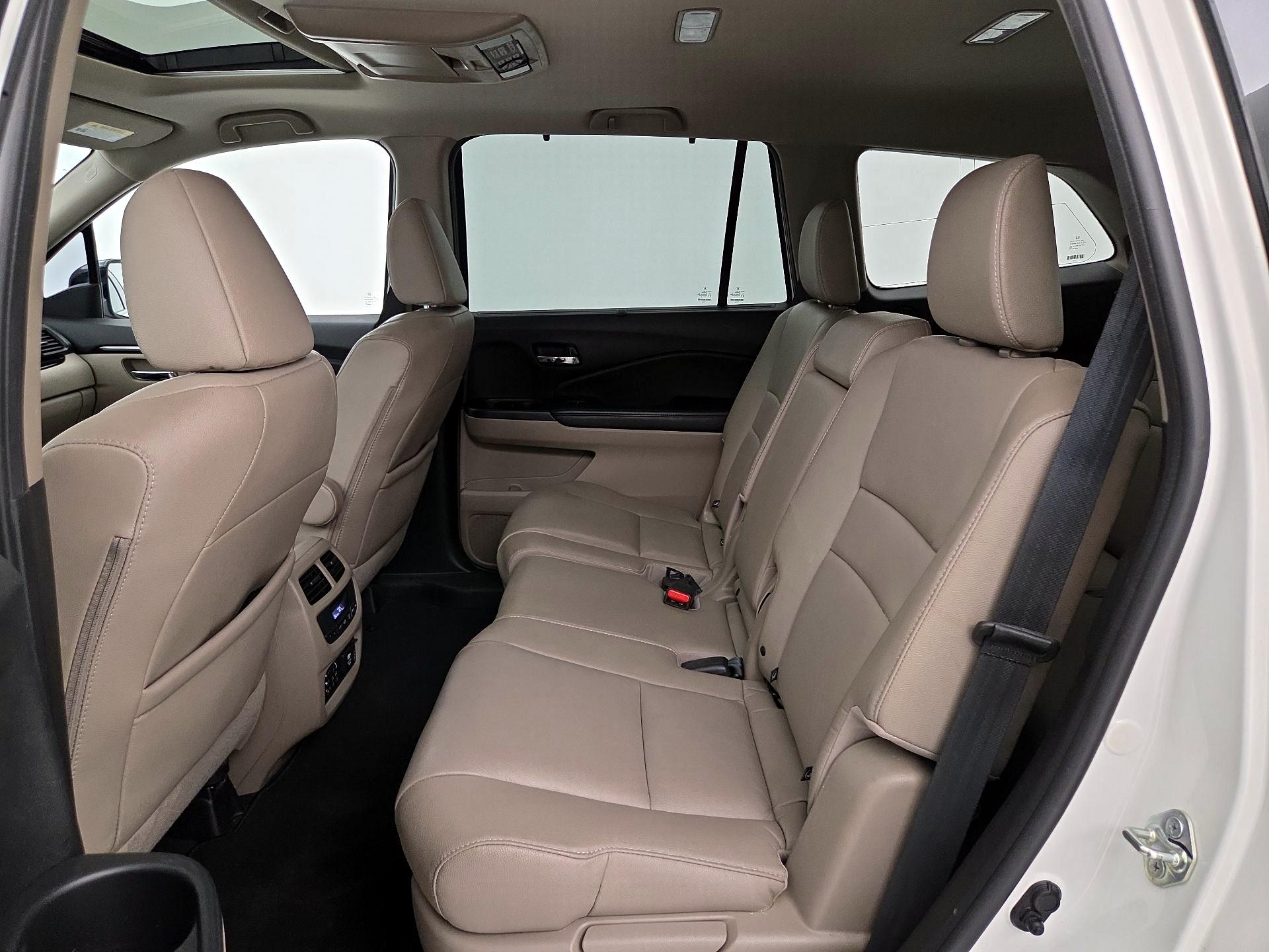 Thumbnail: 2017 Honda Pilot - 20