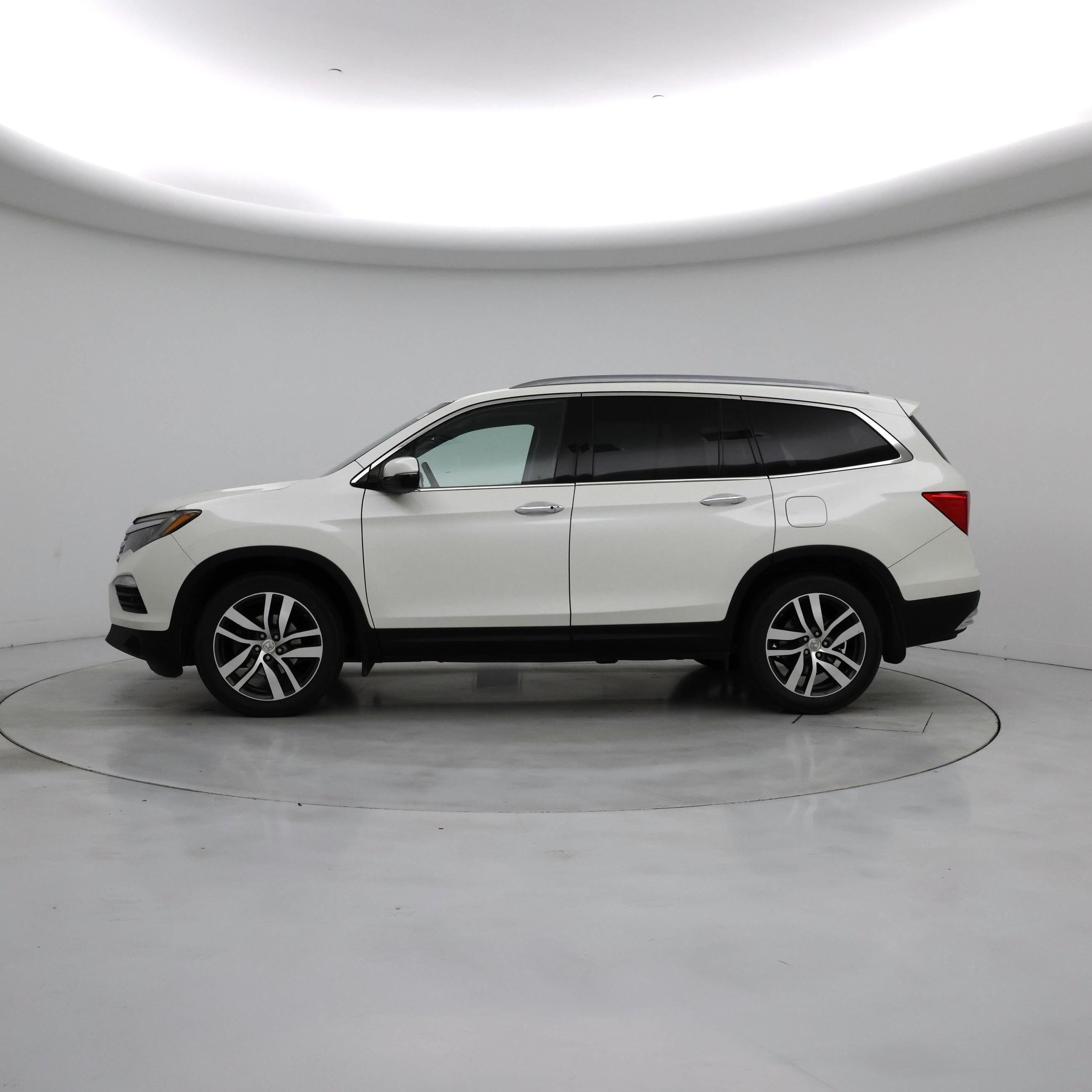 Thumbnail: 2017 Honda Pilot - 3