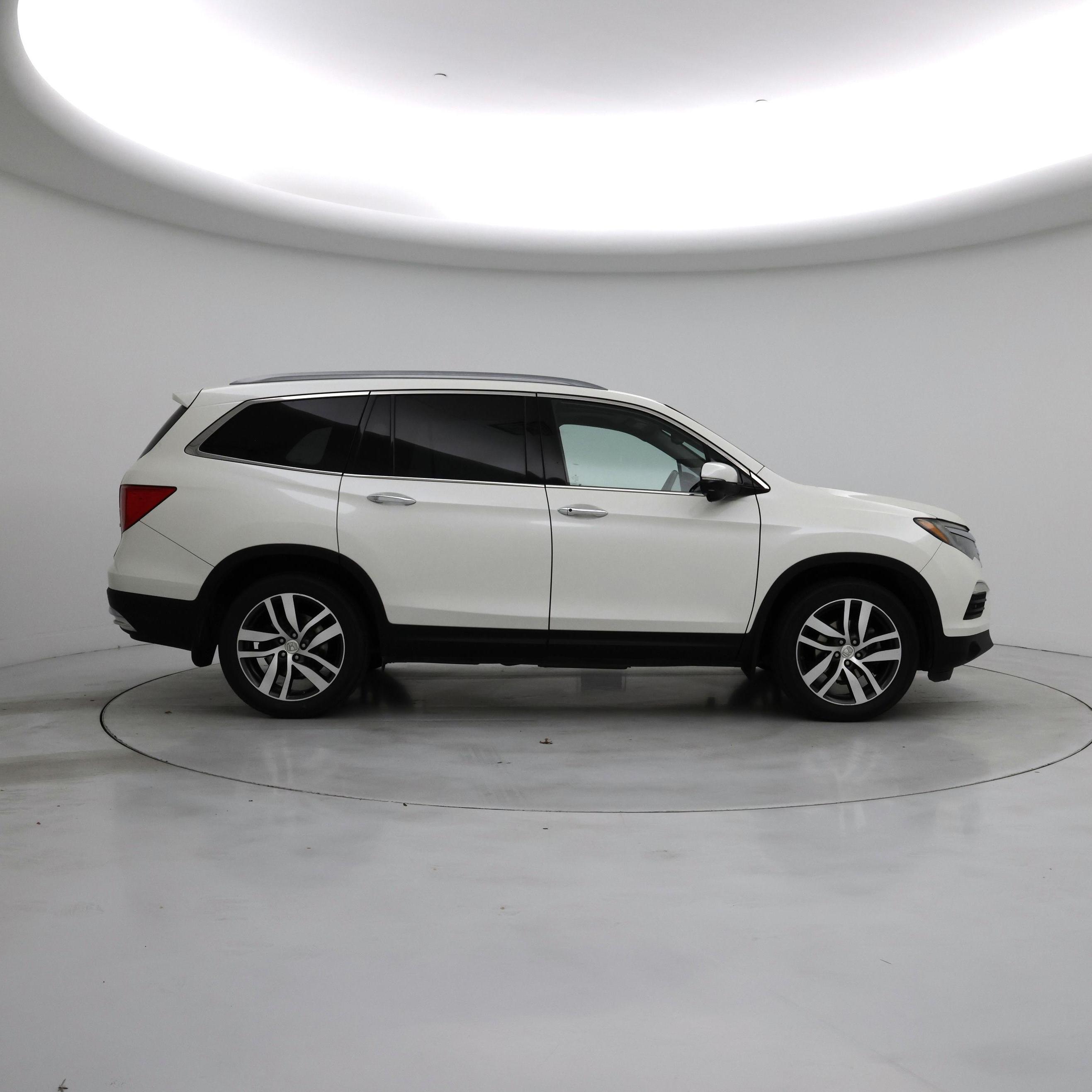 Thumbnail: 2017 Honda Pilot - 7