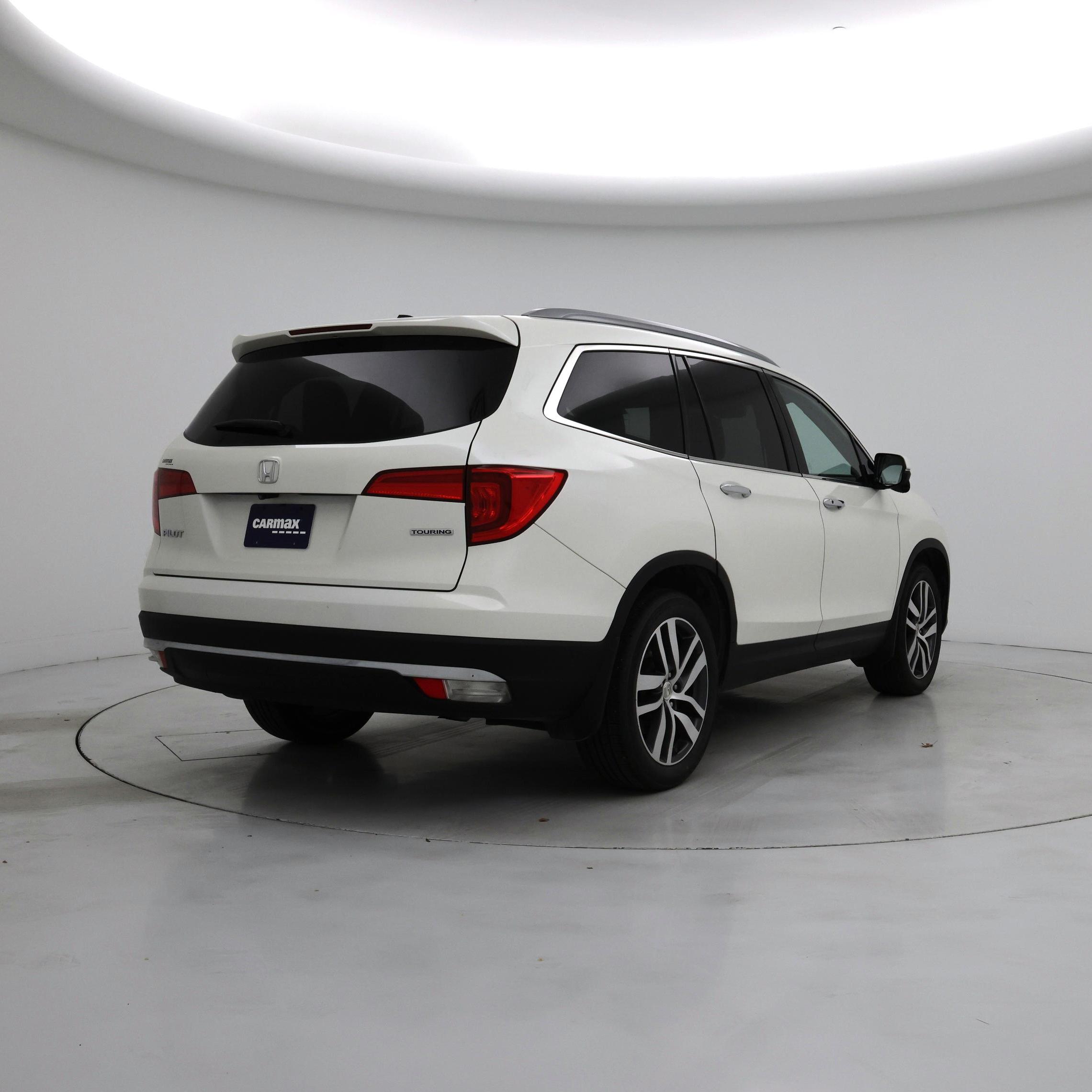 Thumbnail: 2017 Honda Pilot - 8