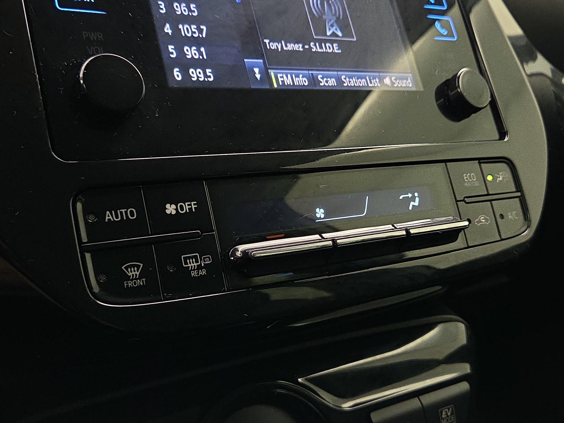 Thumbnail: 2019 Toyota Prius - 14