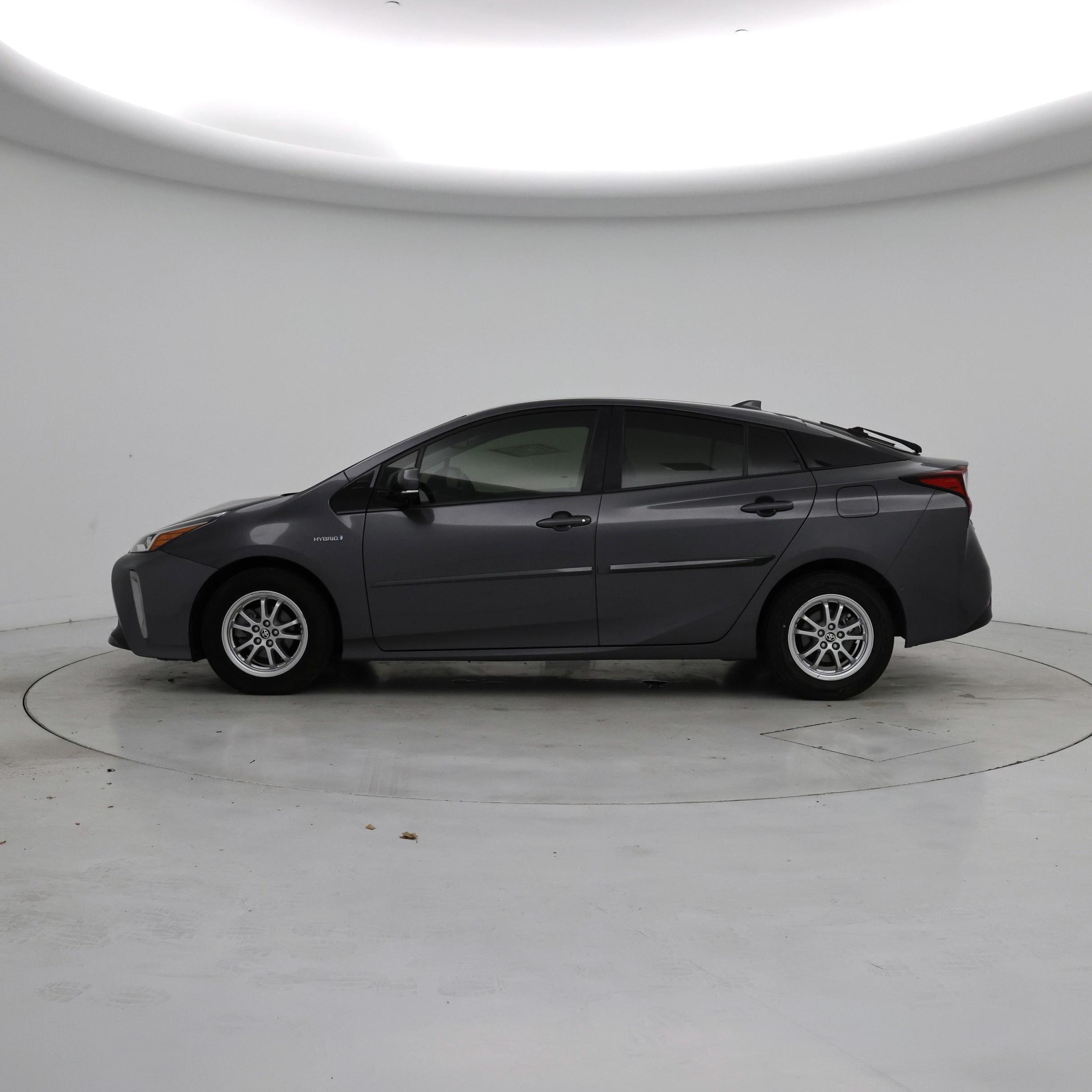 Thumbnail: 2019 Toyota Prius - 3