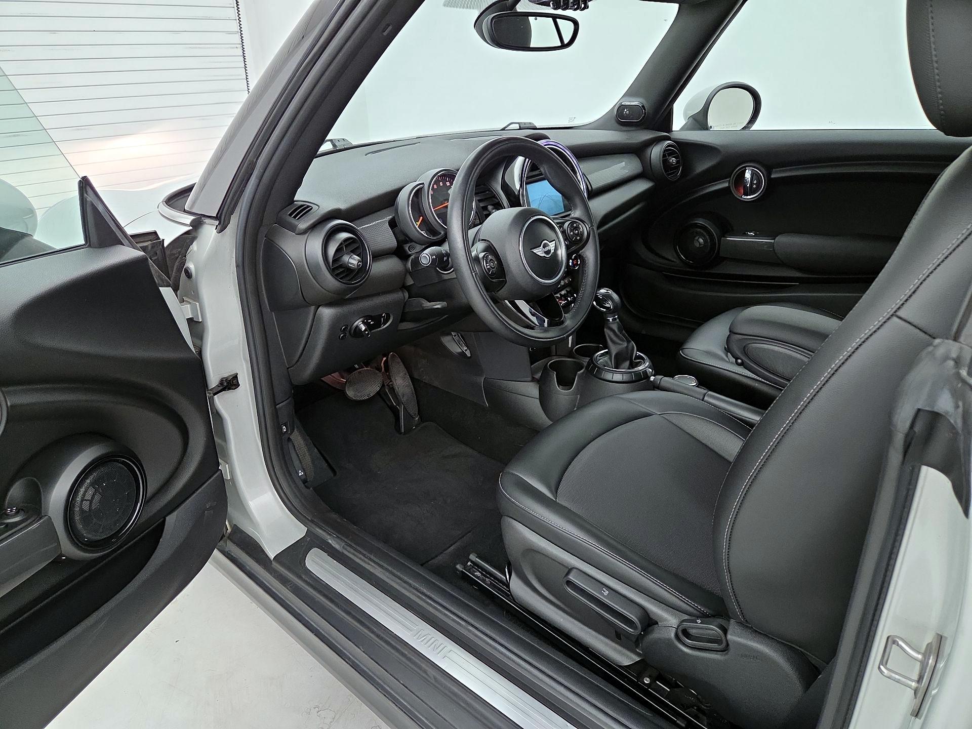 Thumbnail: 2017 MINI Cooper - 11