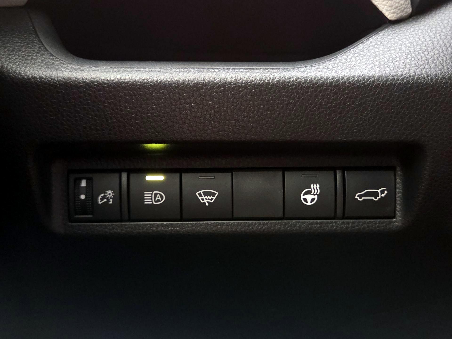 Thumbnail: 2022 Toyota RAV4 - 13