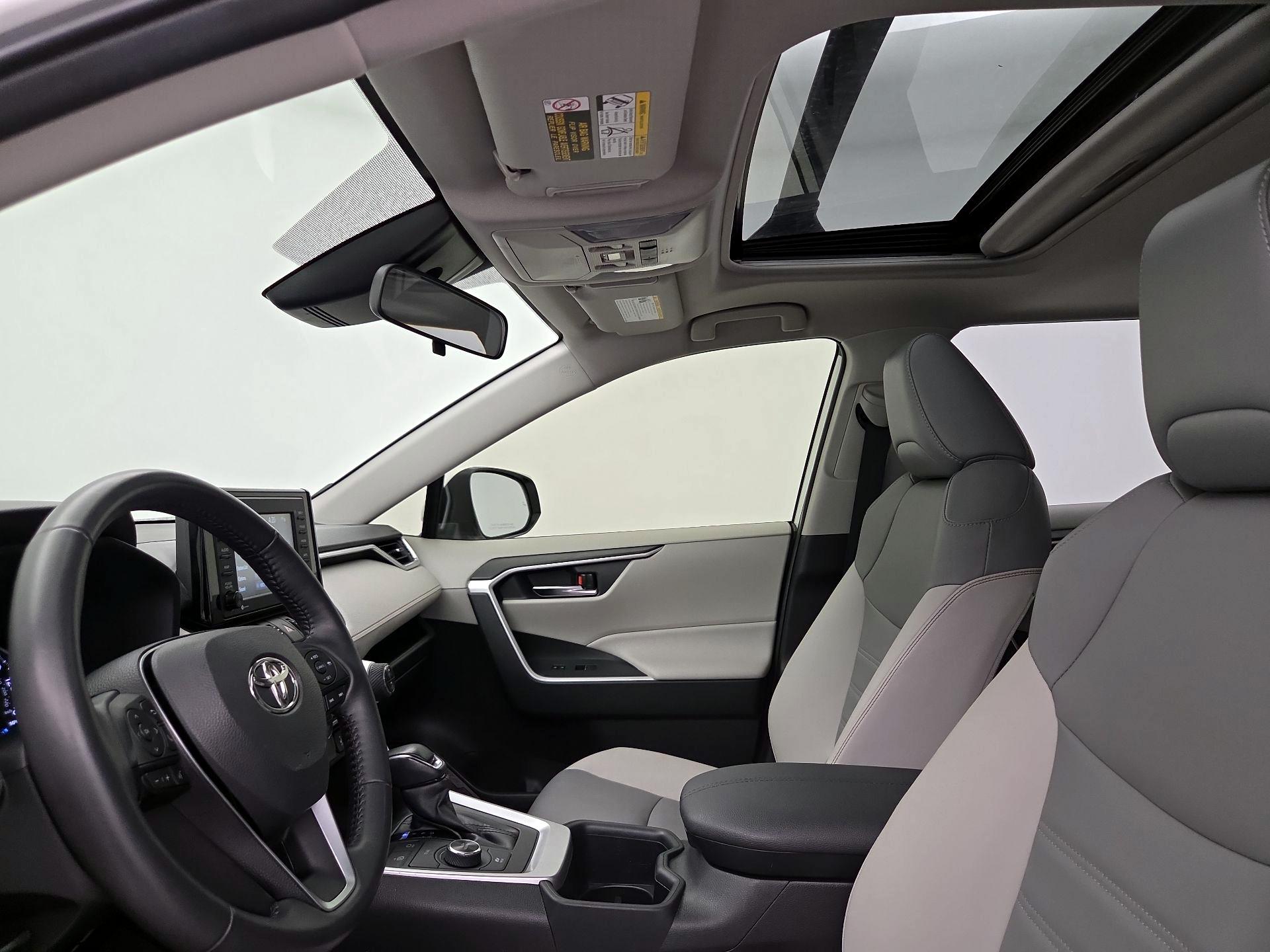 Thumbnail: 2022 Toyota RAV4 - 19