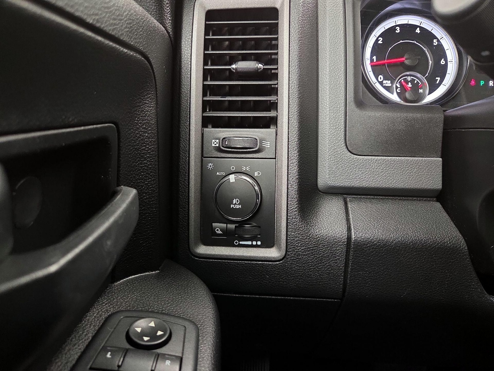 2015 RAM Ram 1500 Pickup Express - Photo 14
