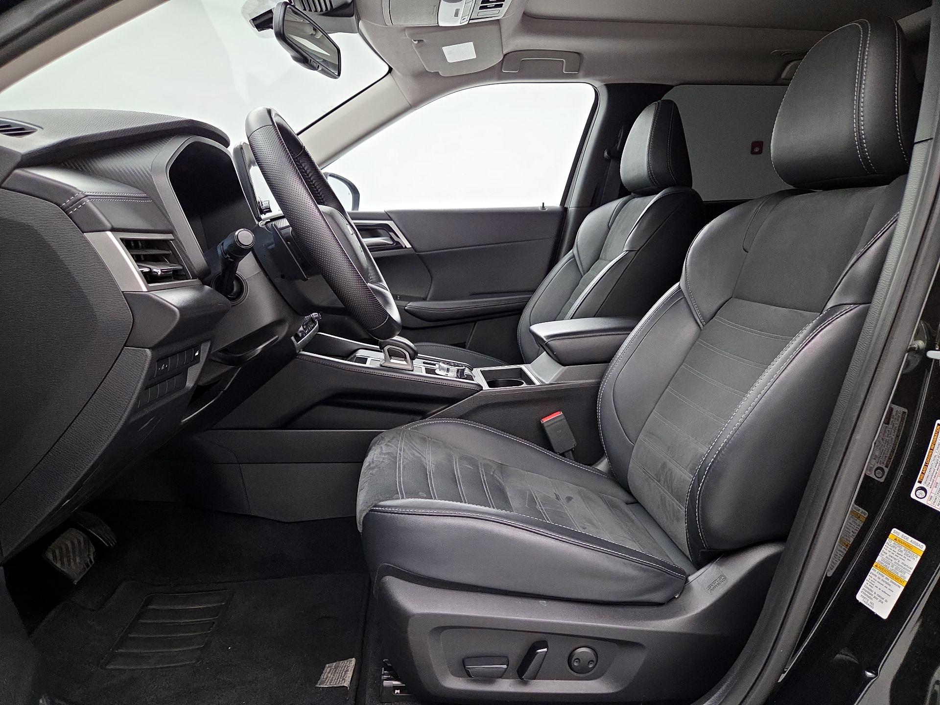 Thumbnail: 2024 Mitsubishi Outlander - 11