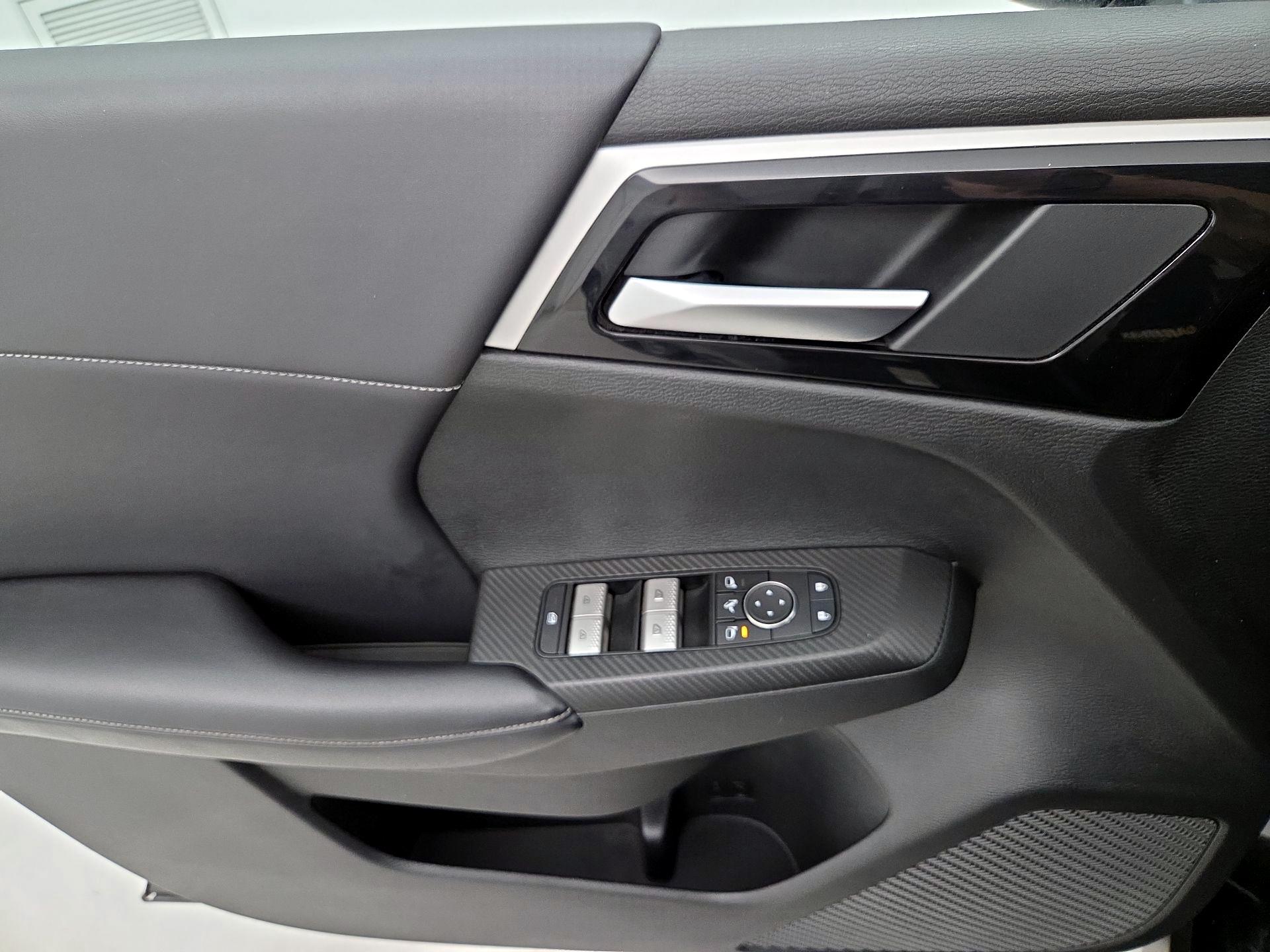 Thumbnail: 2024 Mitsubishi Outlander - 12
