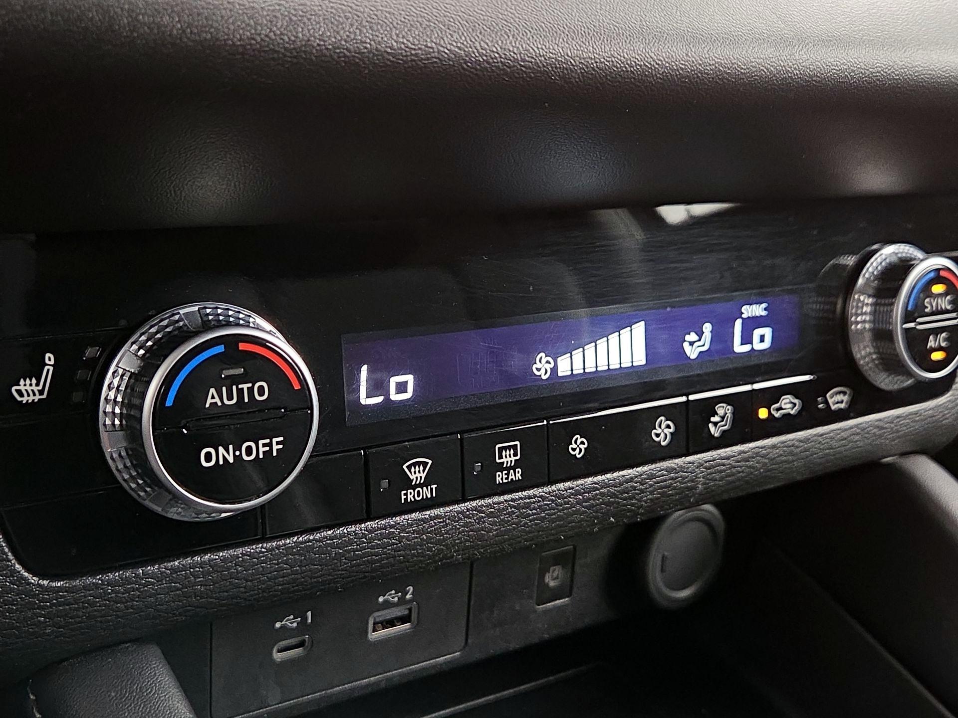 Thumbnail: 2024 Mitsubishi Outlander - 16