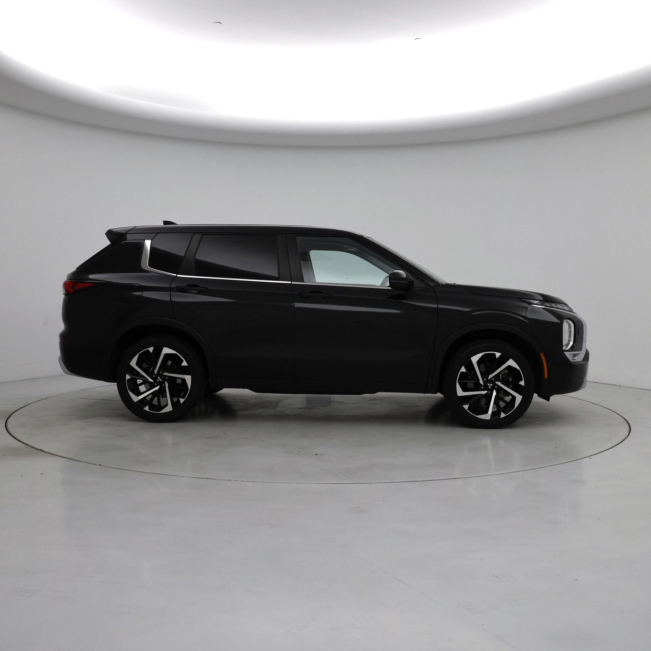 Thumbnail: 2024 Mitsubishi Outlander - 7