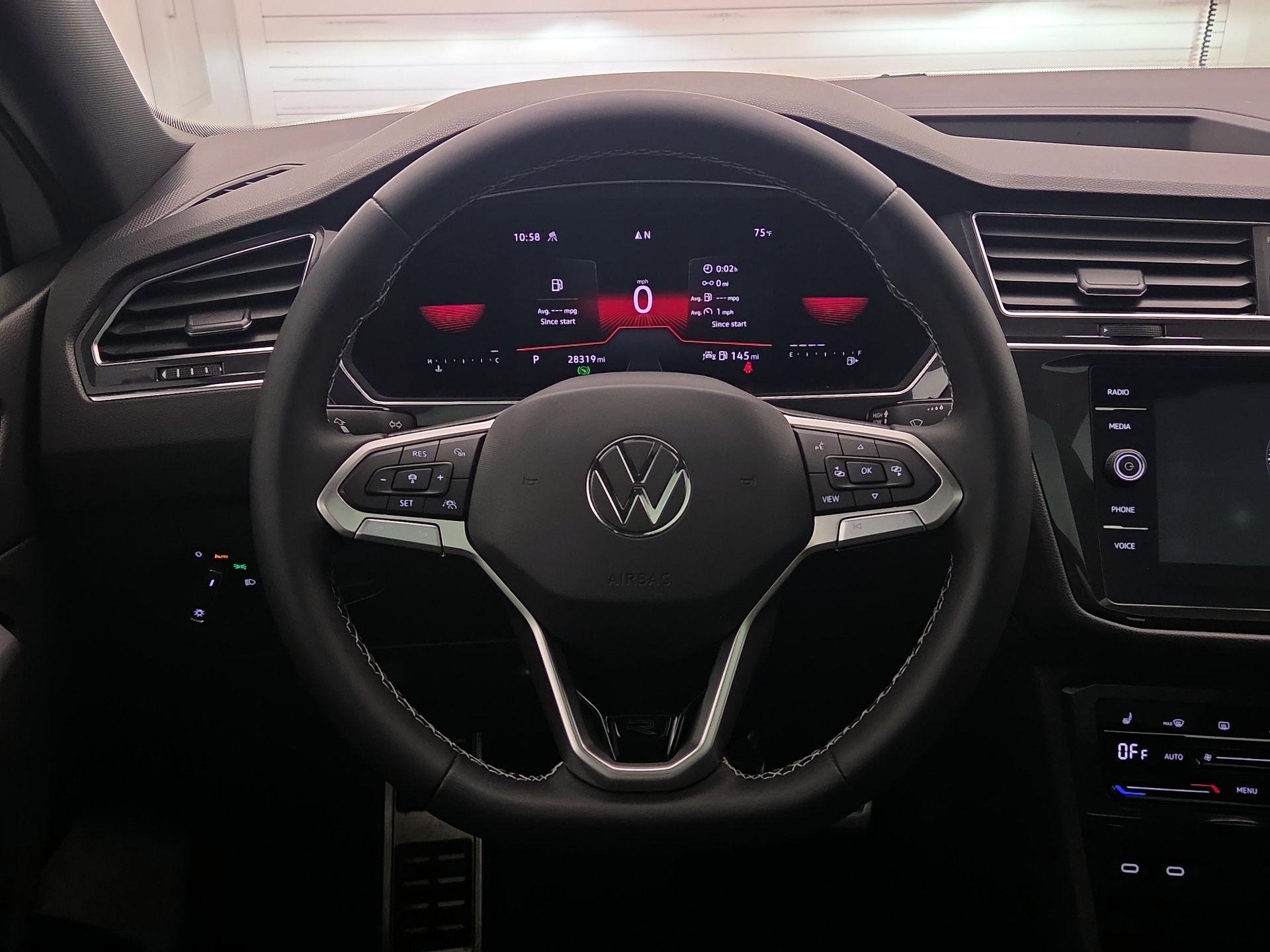 Thumbnail: 2023 Volkswagen Tiguan - 10