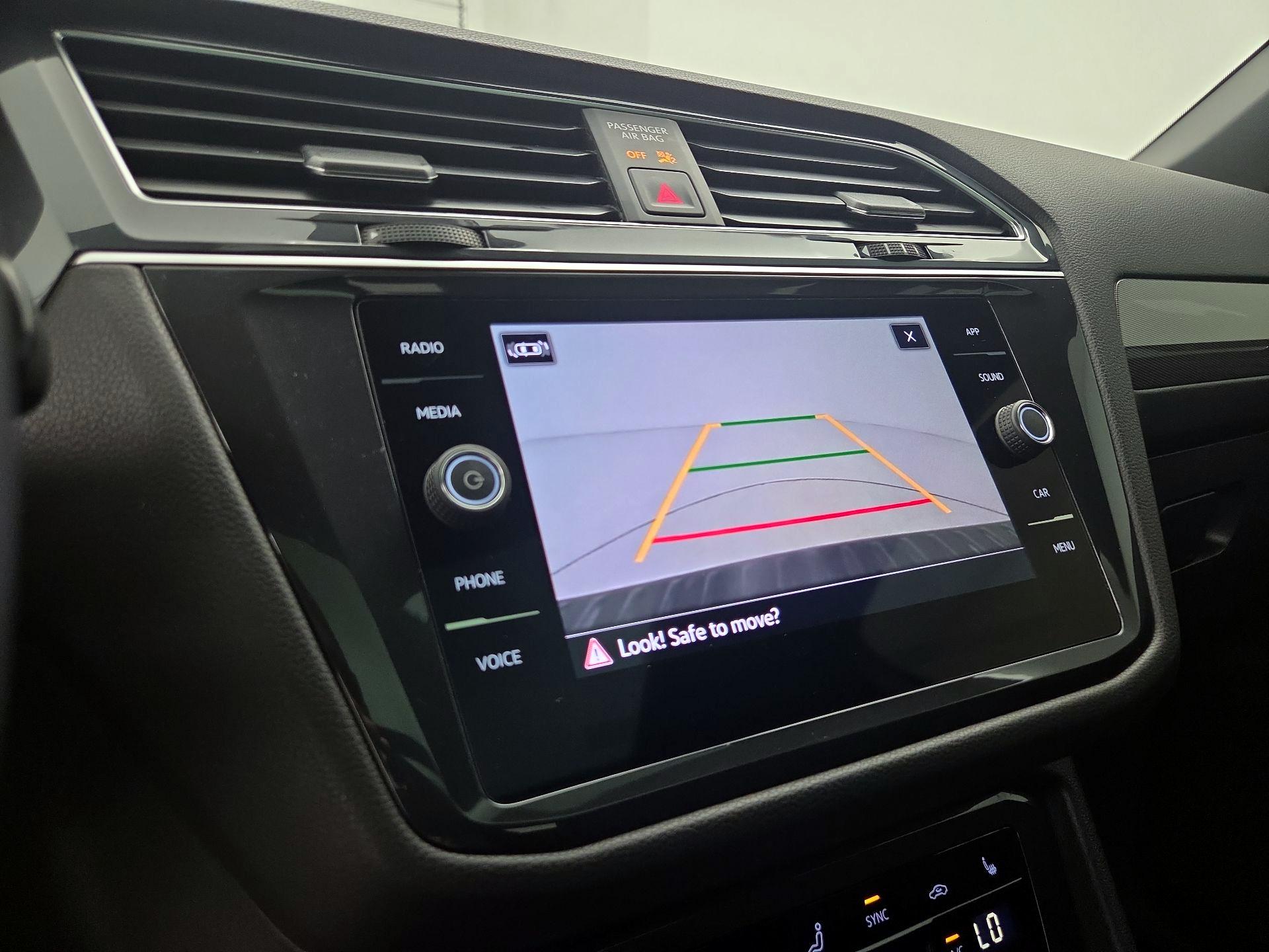 Thumbnail: 2023 Volkswagen Tiguan - 14