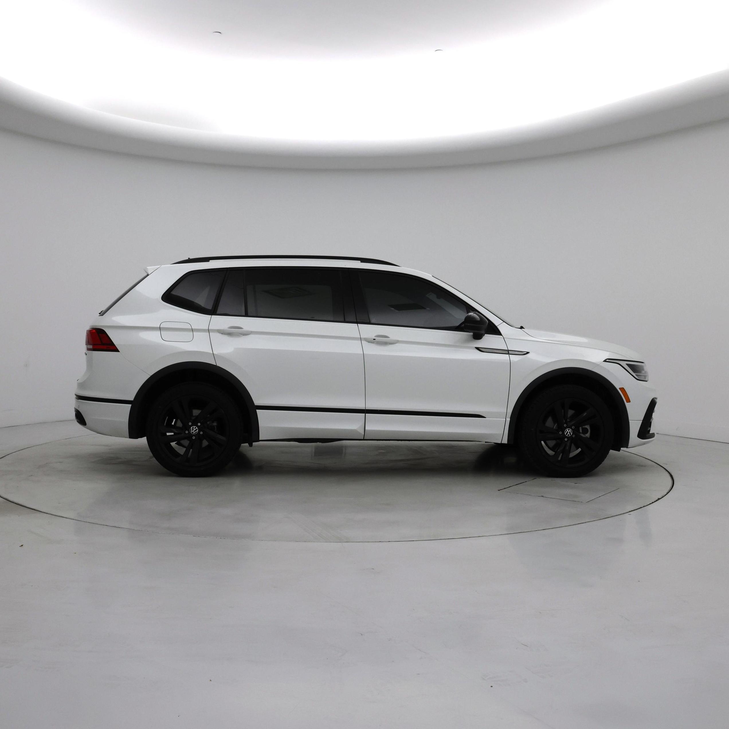Thumbnail: 2023 Volkswagen Tiguan - 7