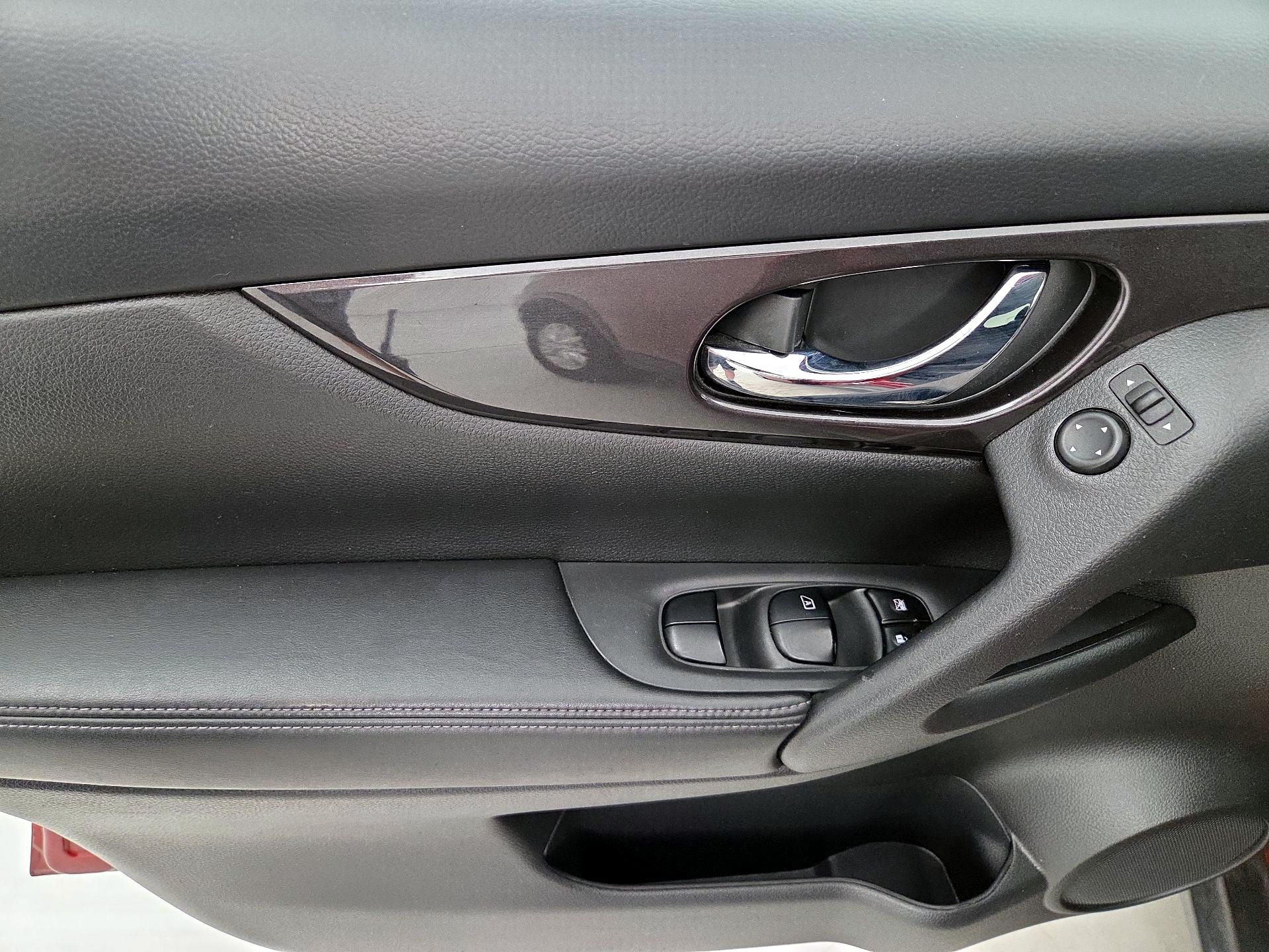 Thumbnail: 2018 Nissan Rogue - 12