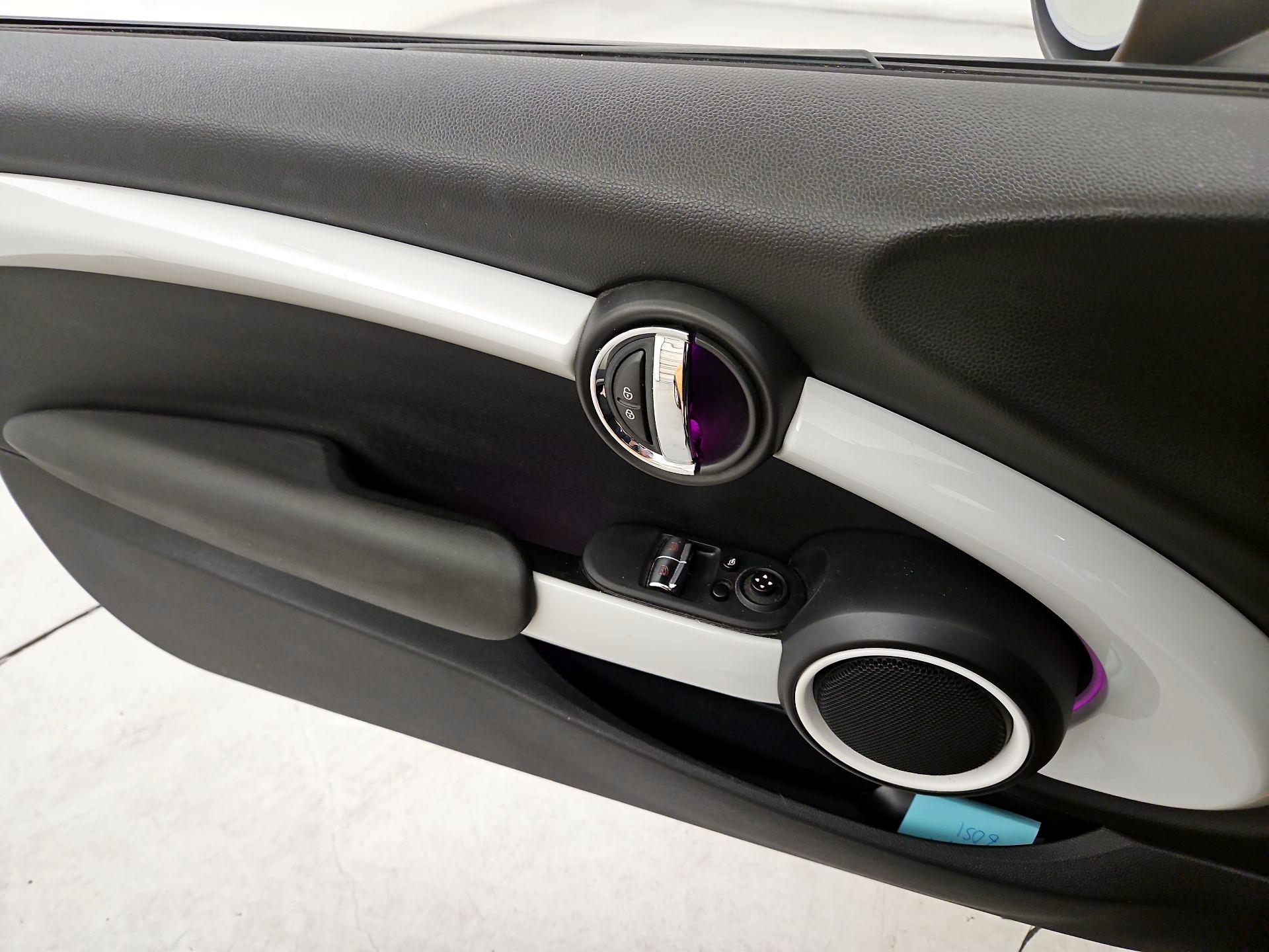 Thumbnail: 2016 MINI Cooper Hardtop - 12