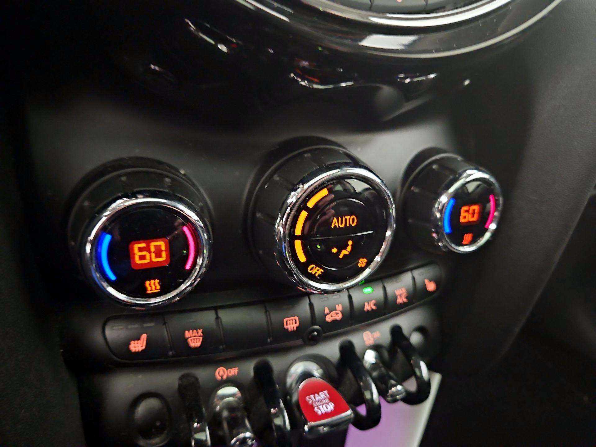 Thumbnail: 2016 MINI Cooper Hardtop - 15