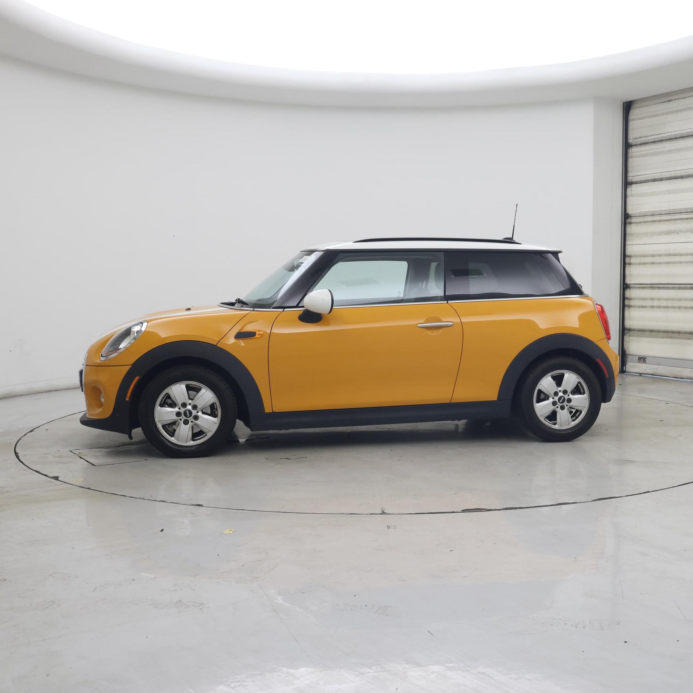 Thumbnail: 2016 MINI Cooper Hardtop - 3