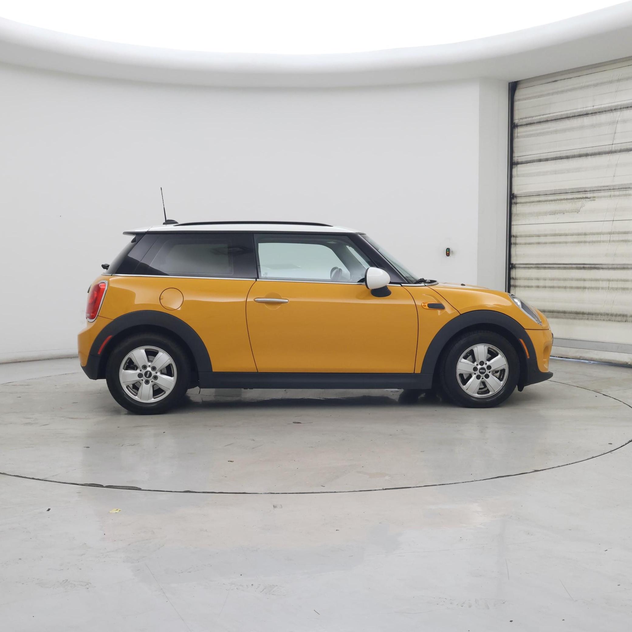 Thumbnail: 2016 MINI Cooper Hardtop - 7