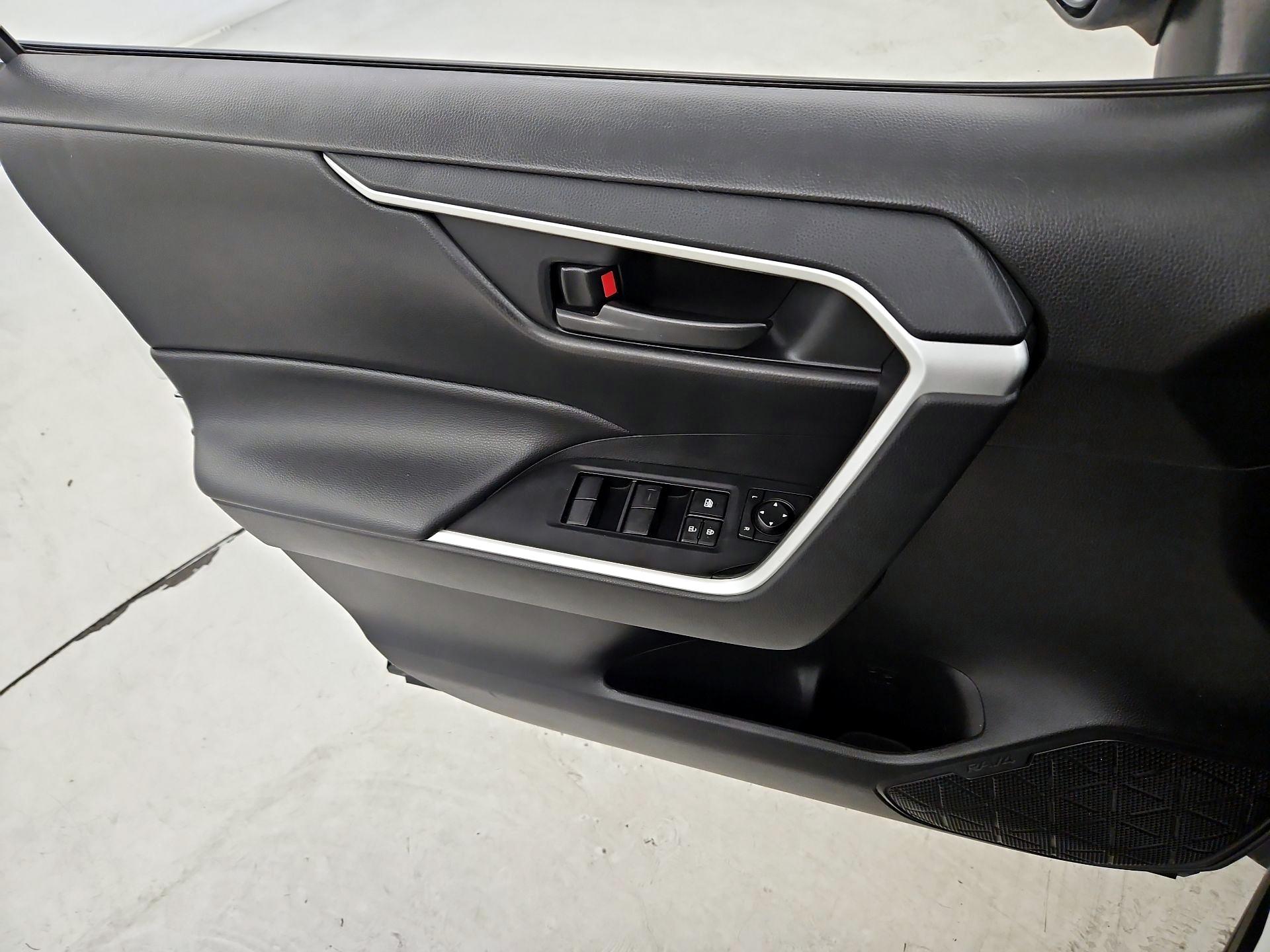 Thumbnail: 2021 Toyota RAV4 - 12