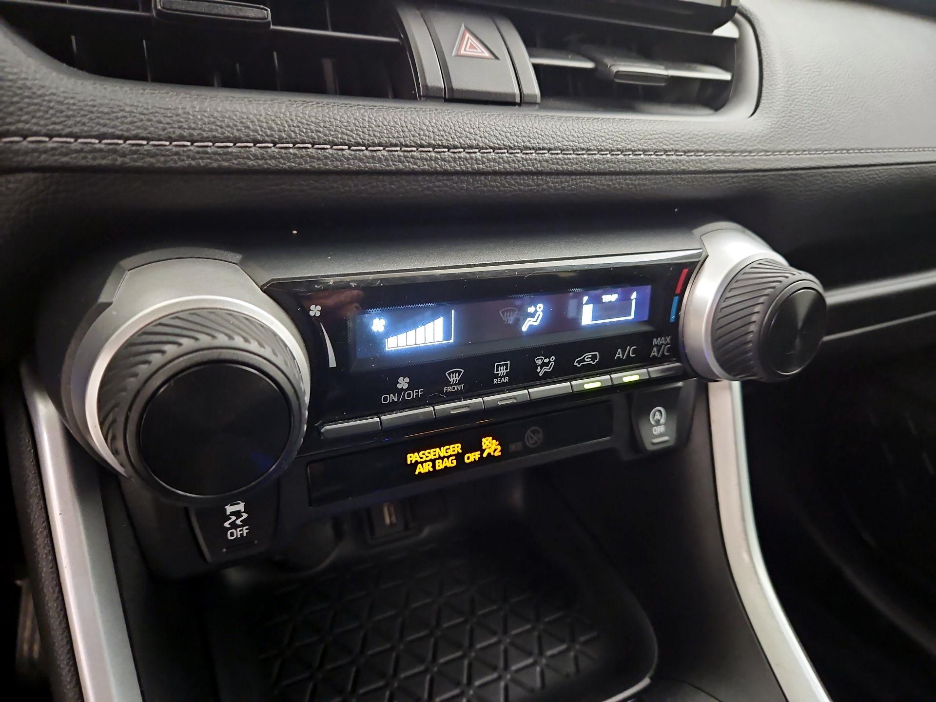 Thumbnail: 2021 Toyota RAV4 - 17