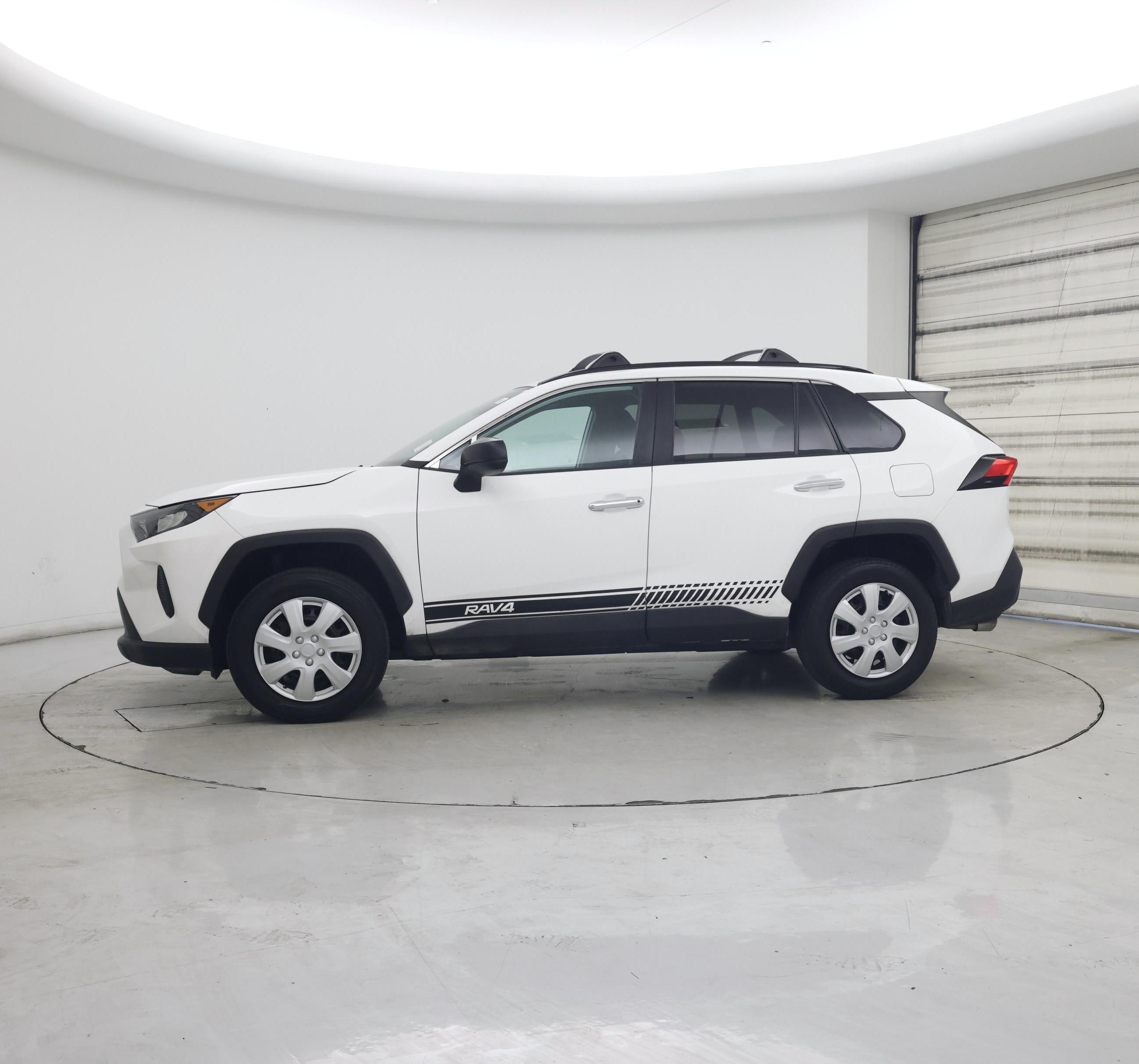 Thumbnail: 2021 Toyota RAV4 - 3