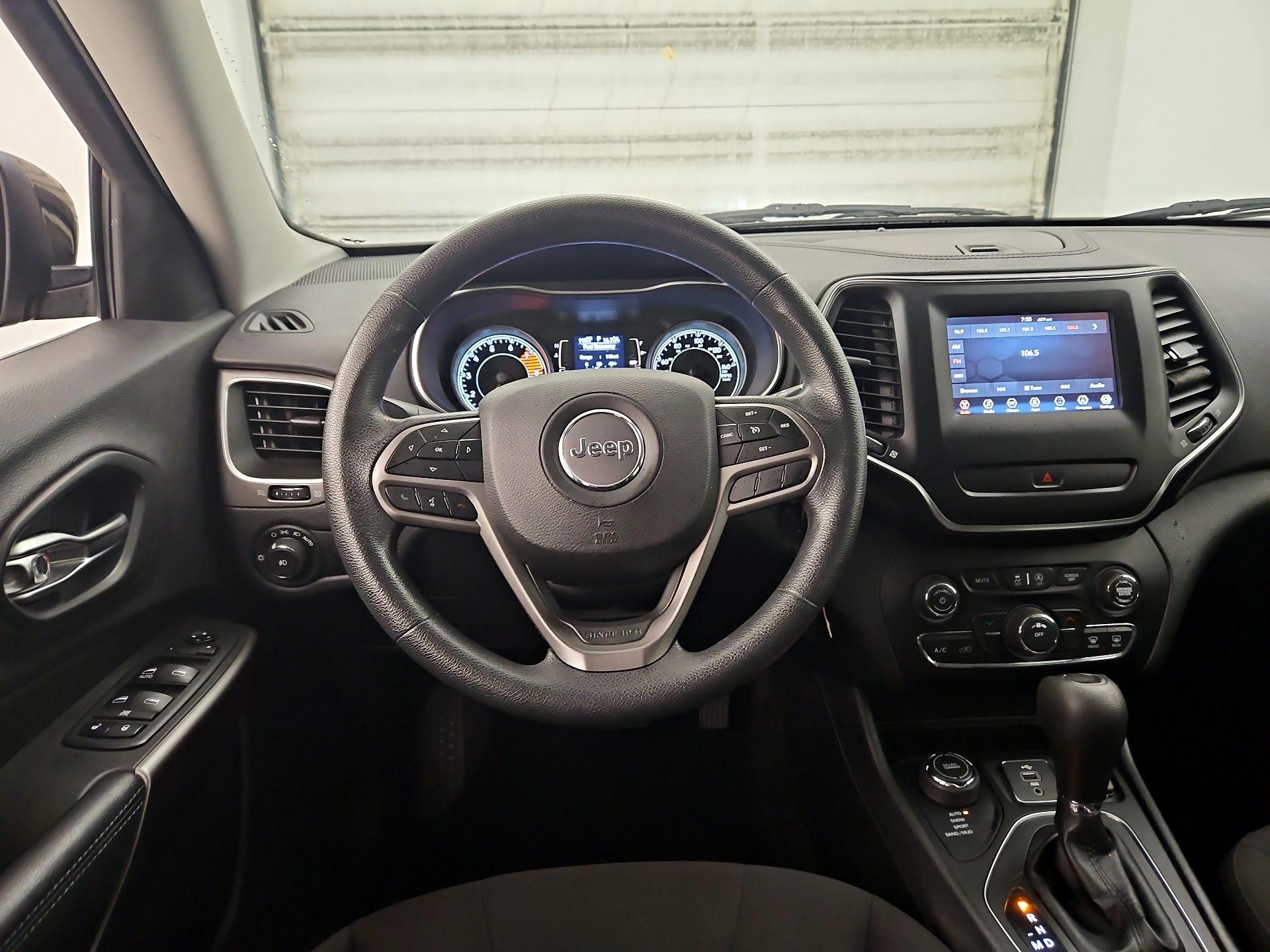 Thumbnail: 2019 Jeep Cherokee - 10