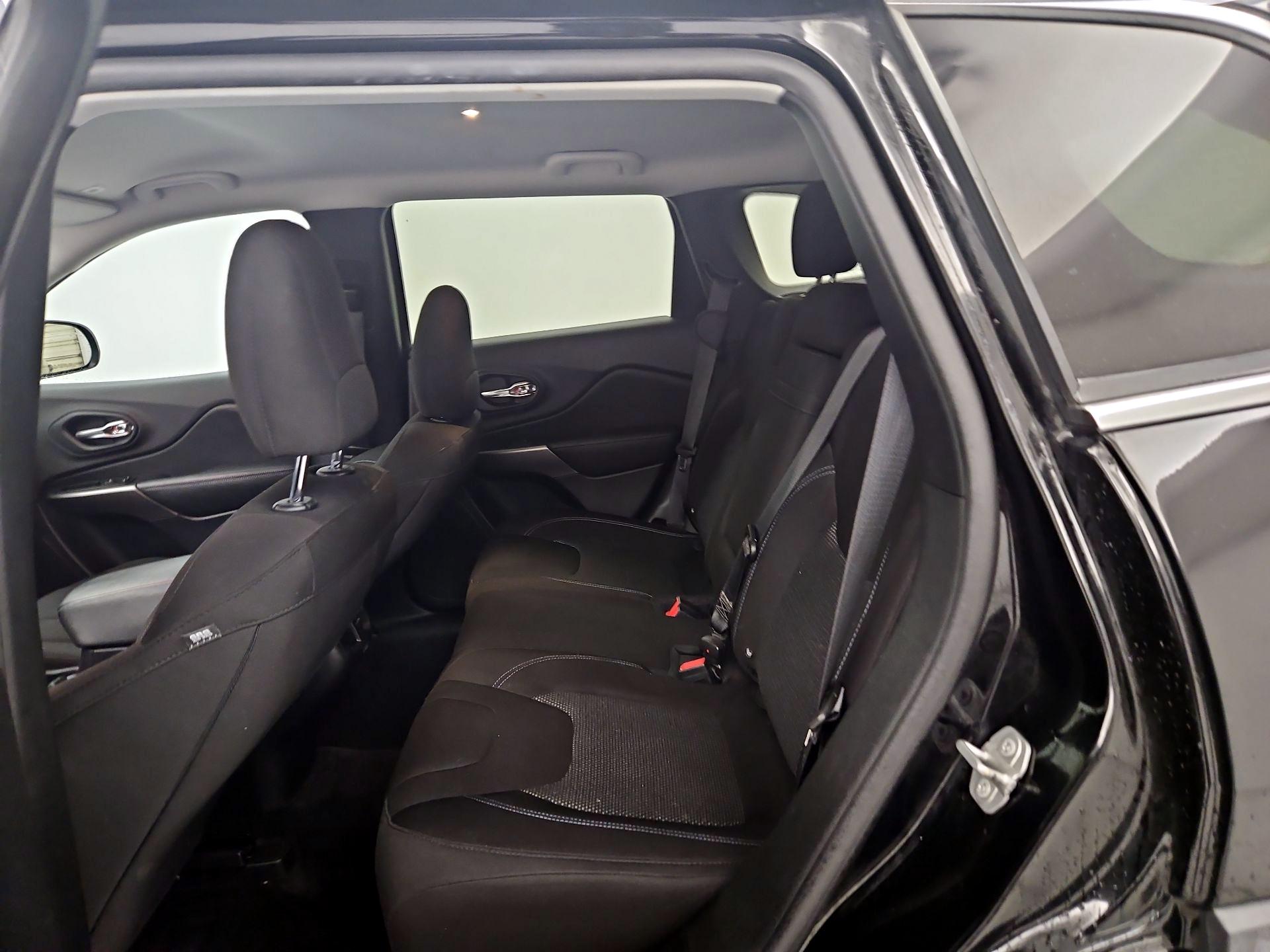 Thumbnail: 2019 Jeep Cherokee - 19