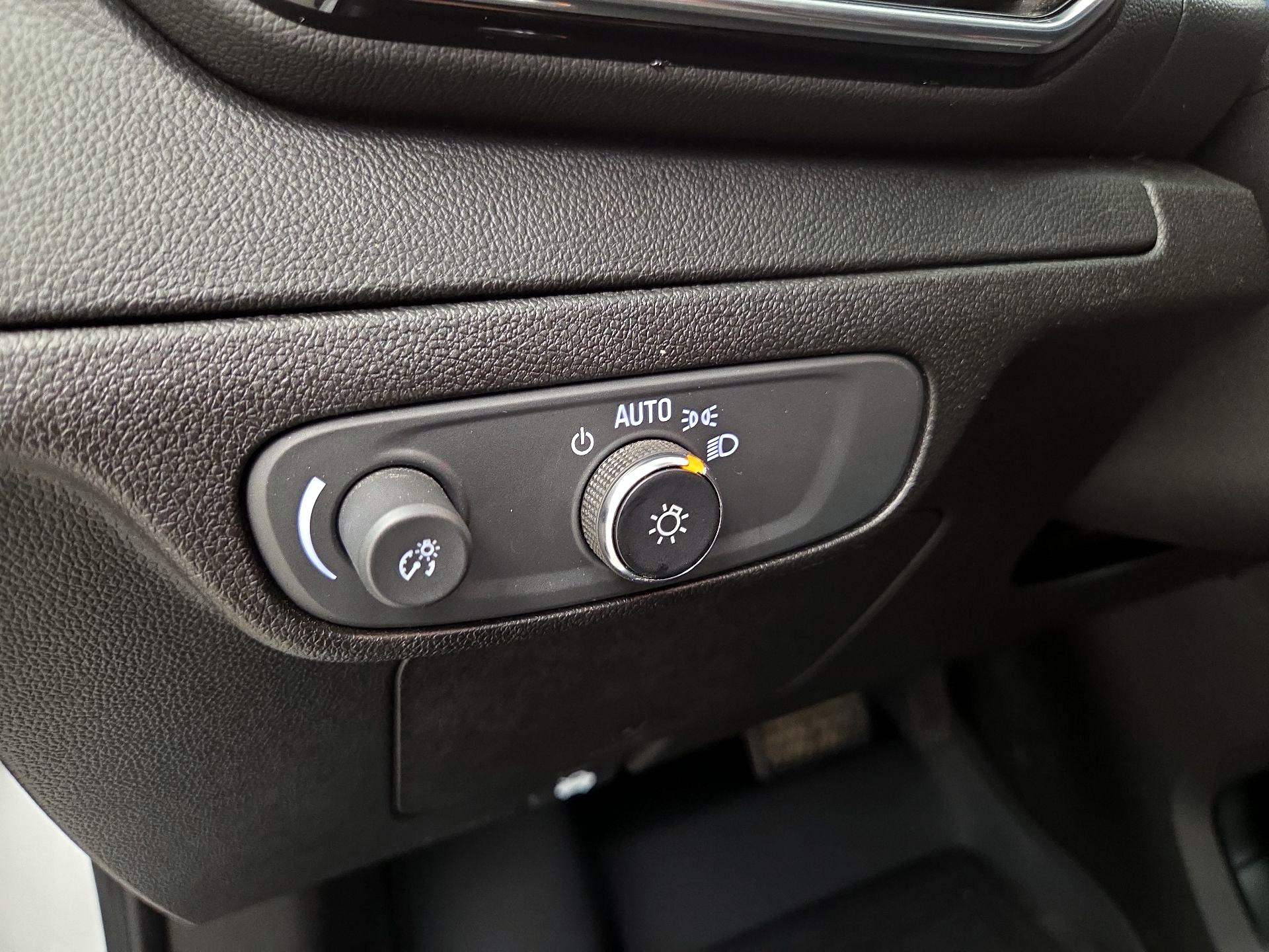 Thumbnail: 2023 Chevrolet Bolt EUV - 13