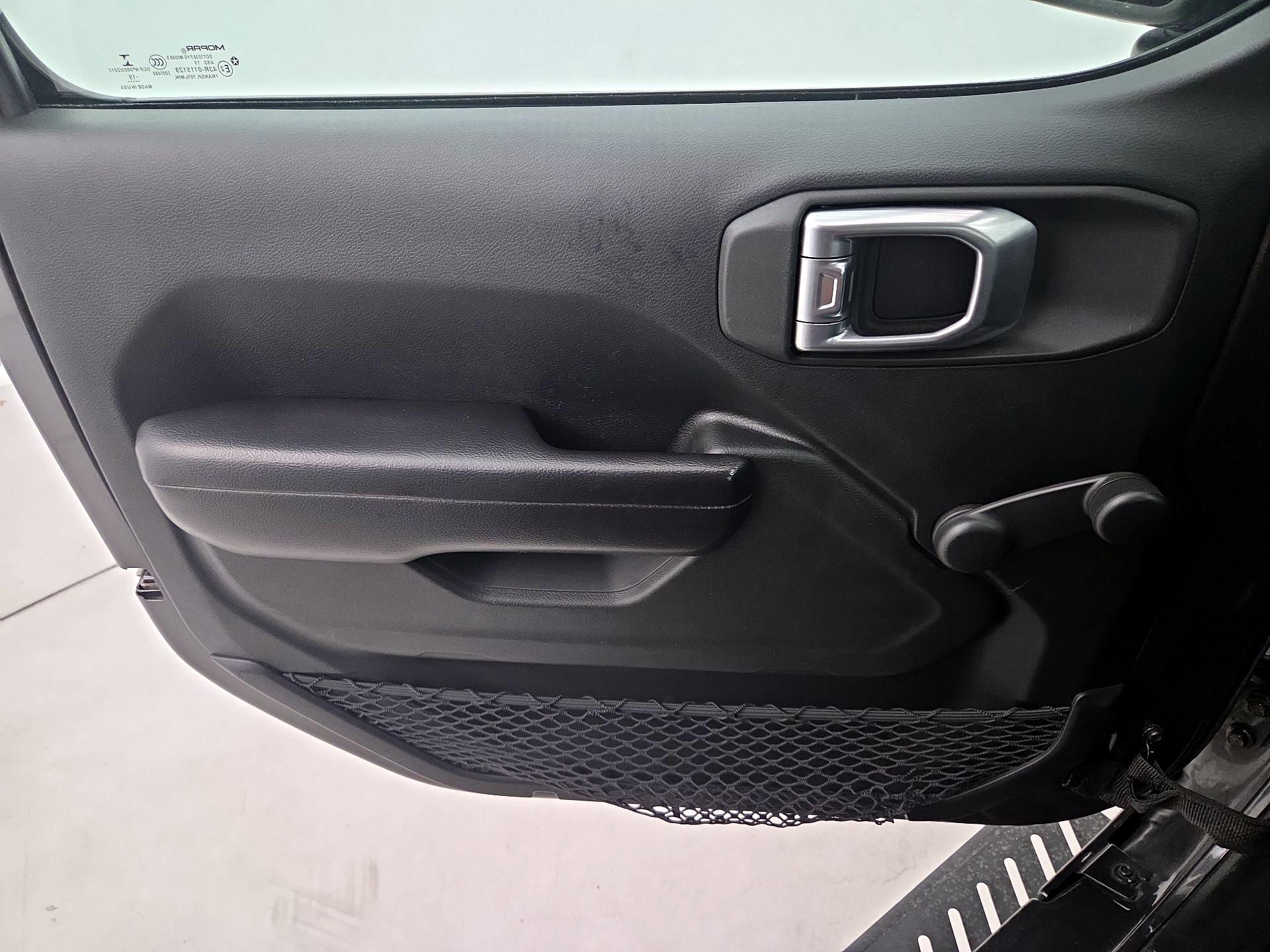 Thumbnail: 2019 Jeep Wrangler - 12