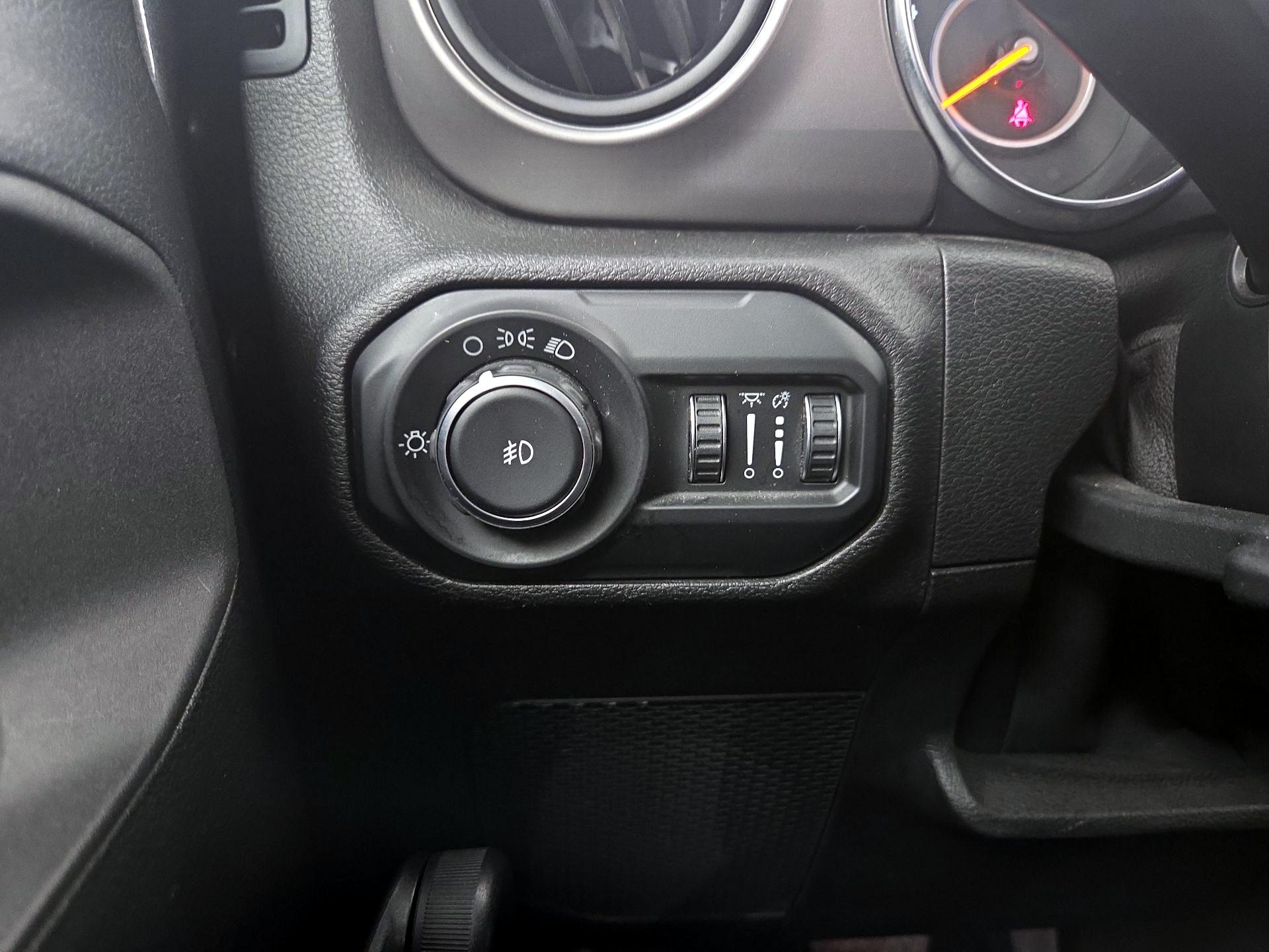 Thumbnail: 2019 Jeep Wrangler - 13