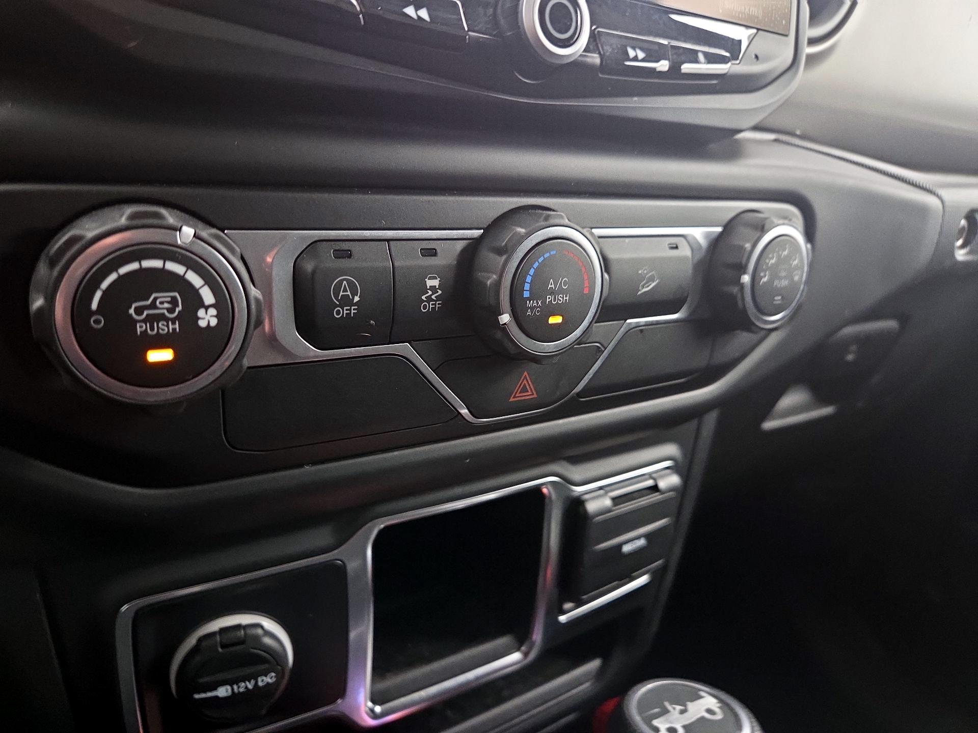 Thumbnail: 2019 Jeep Wrangler - 16