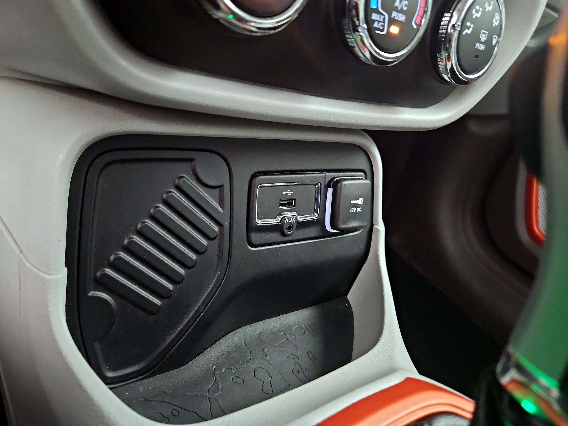 Thumbnail: 2015 Jeep Renegade - 17