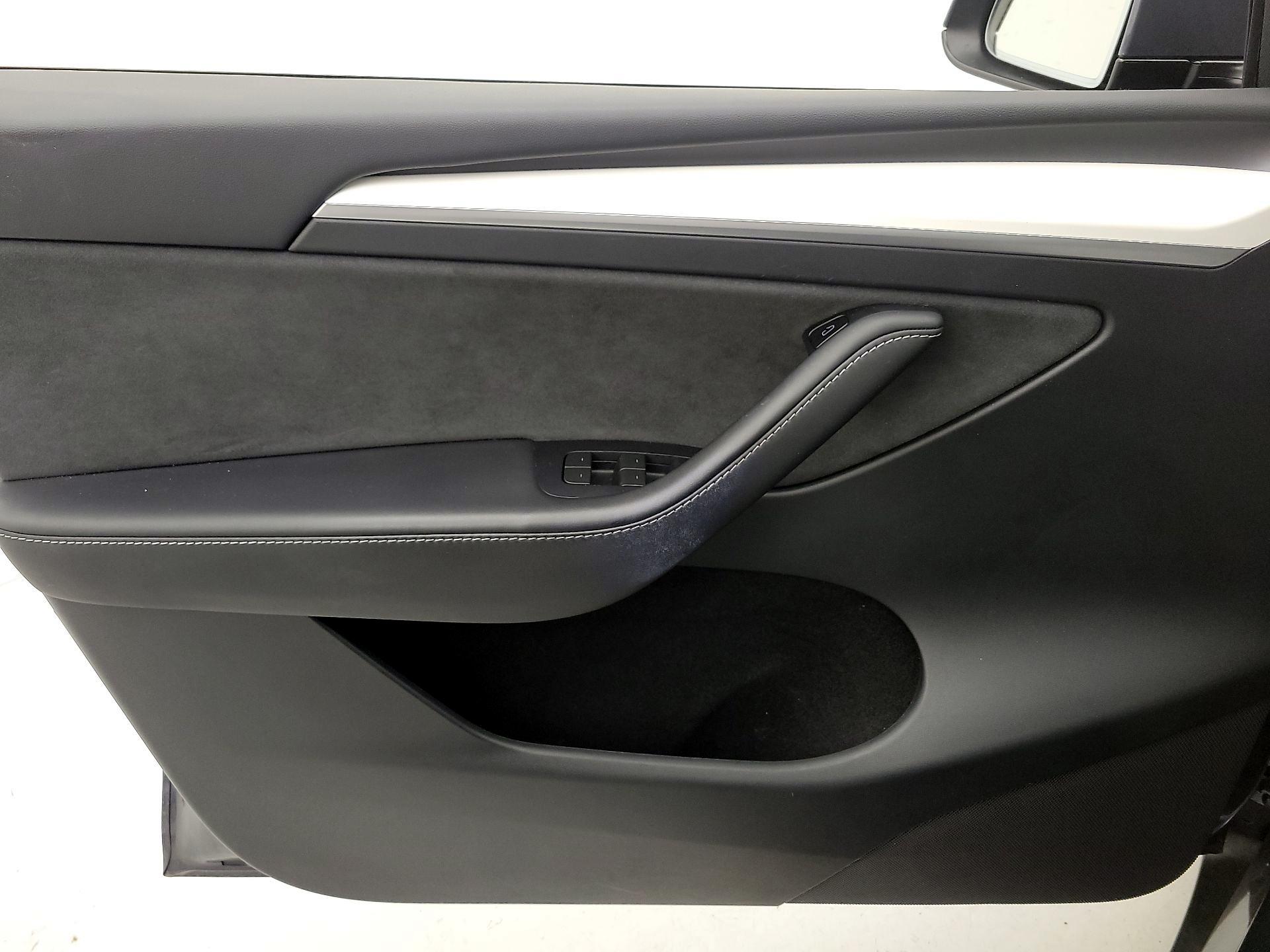 Thumbnail: 2023 Tesla Model Y - 12