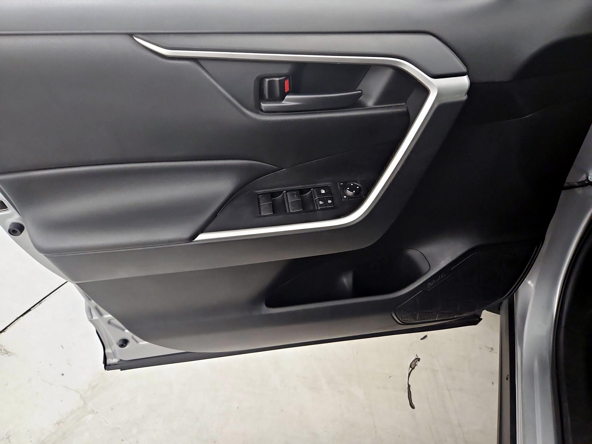 Thumbnail: 2021 Toyota RAV4 - 12