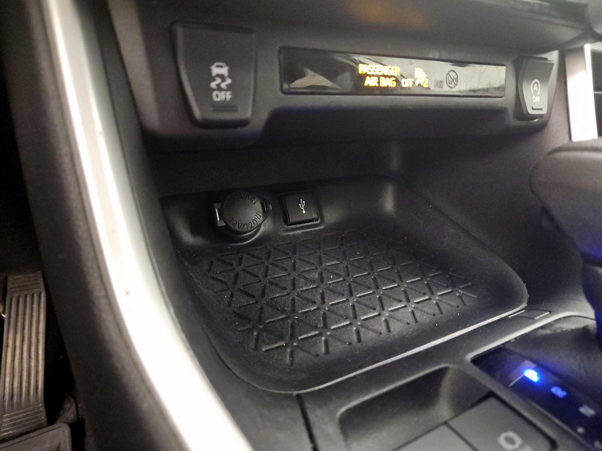 Thumbnail: 2021 Toyota RAV4 - 18