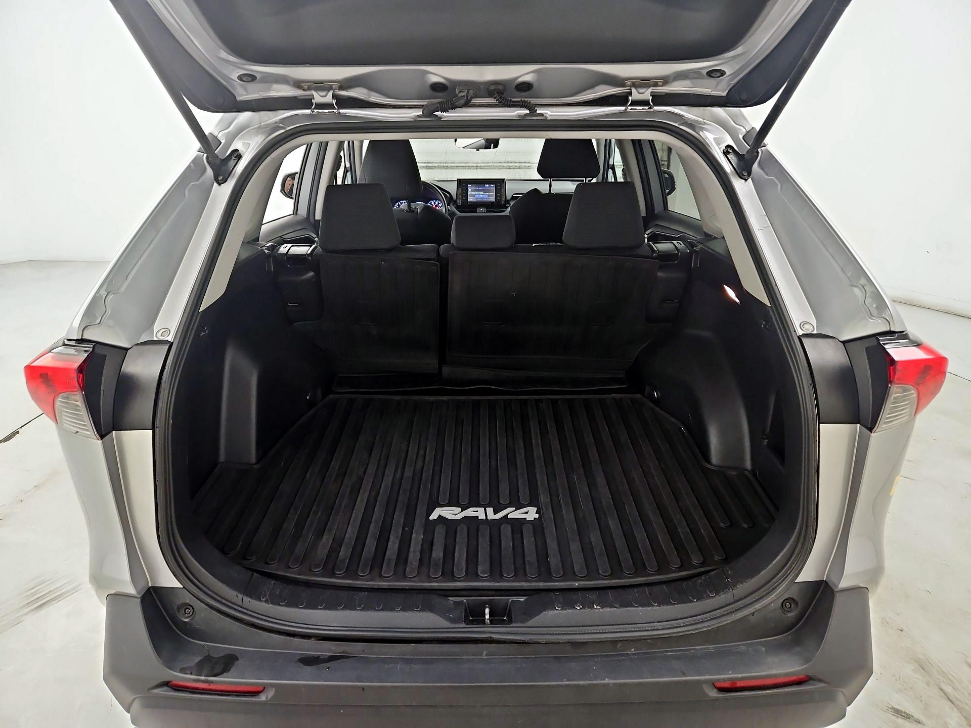 Thumbnail: 2021 Toyota RAV4 - 20