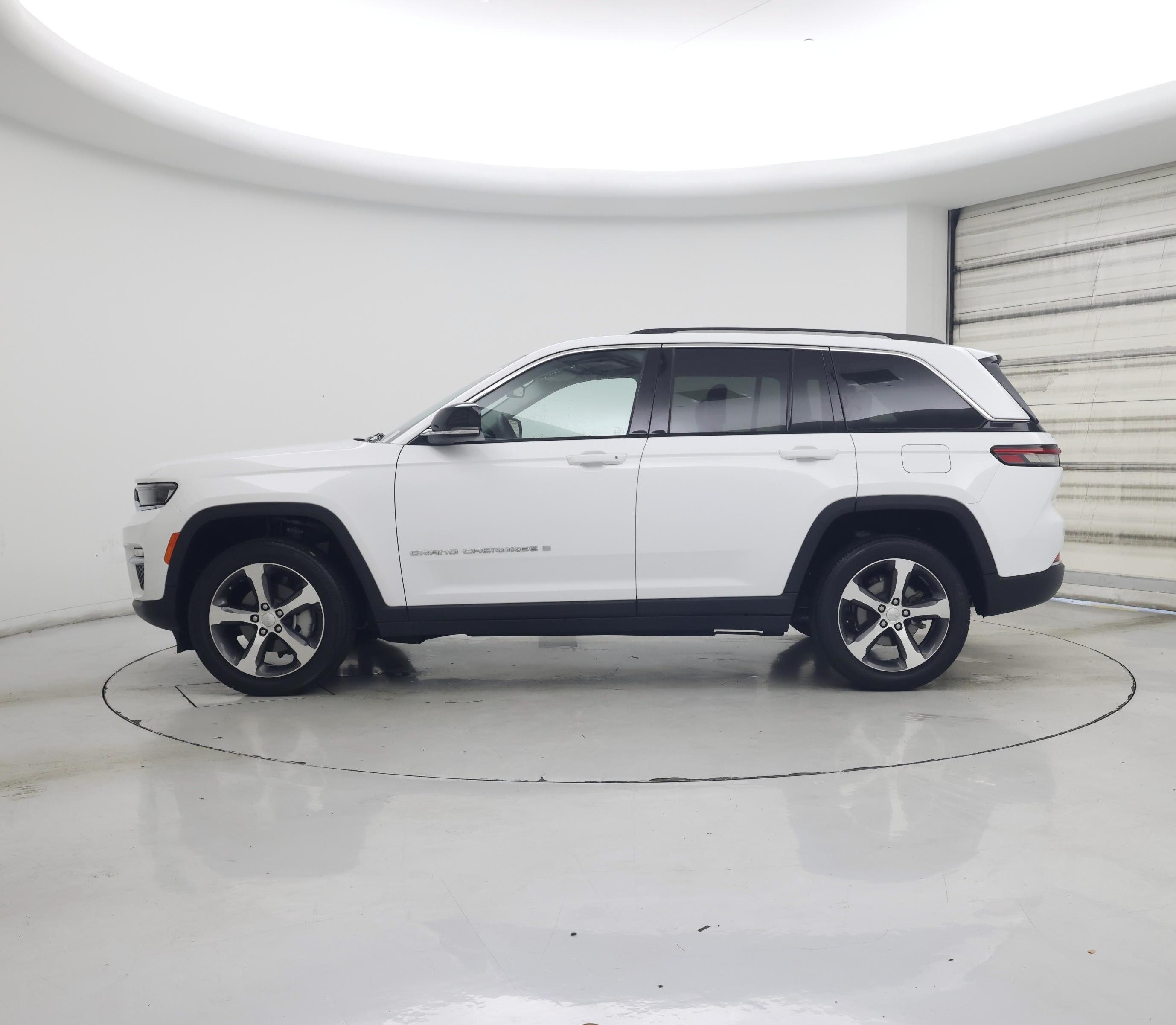 Thumbnail: 2023 Jeep Grand Cherokee - 3