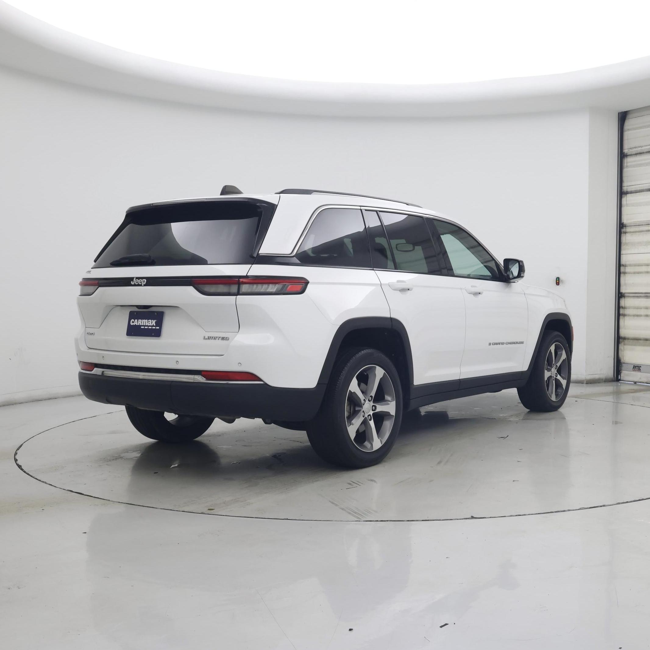 Thumbnail: 2023 Jeep Grand Cherokee - 8