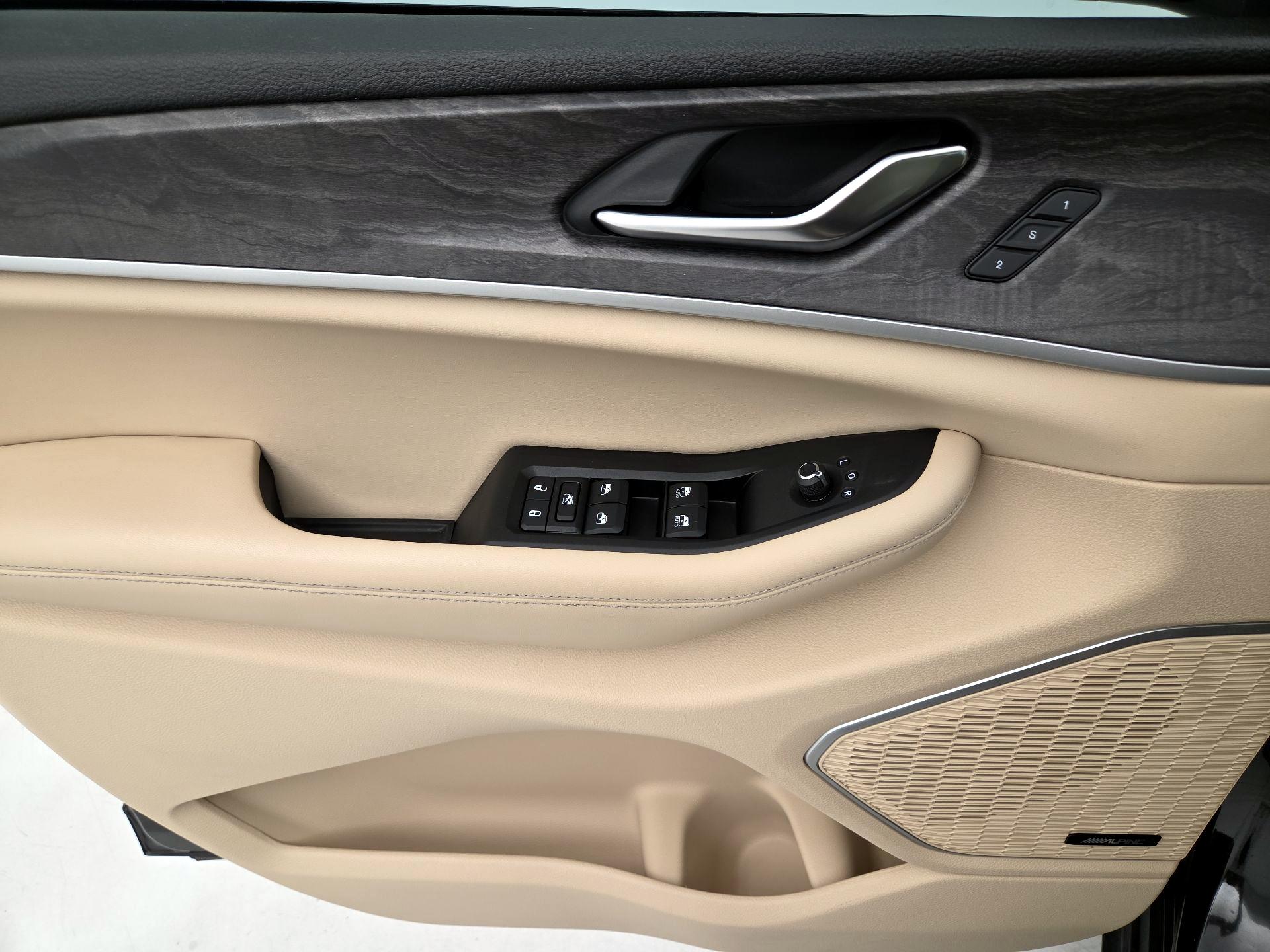 Thumbnail: 2023 Jeep Grand Cherokee - 12