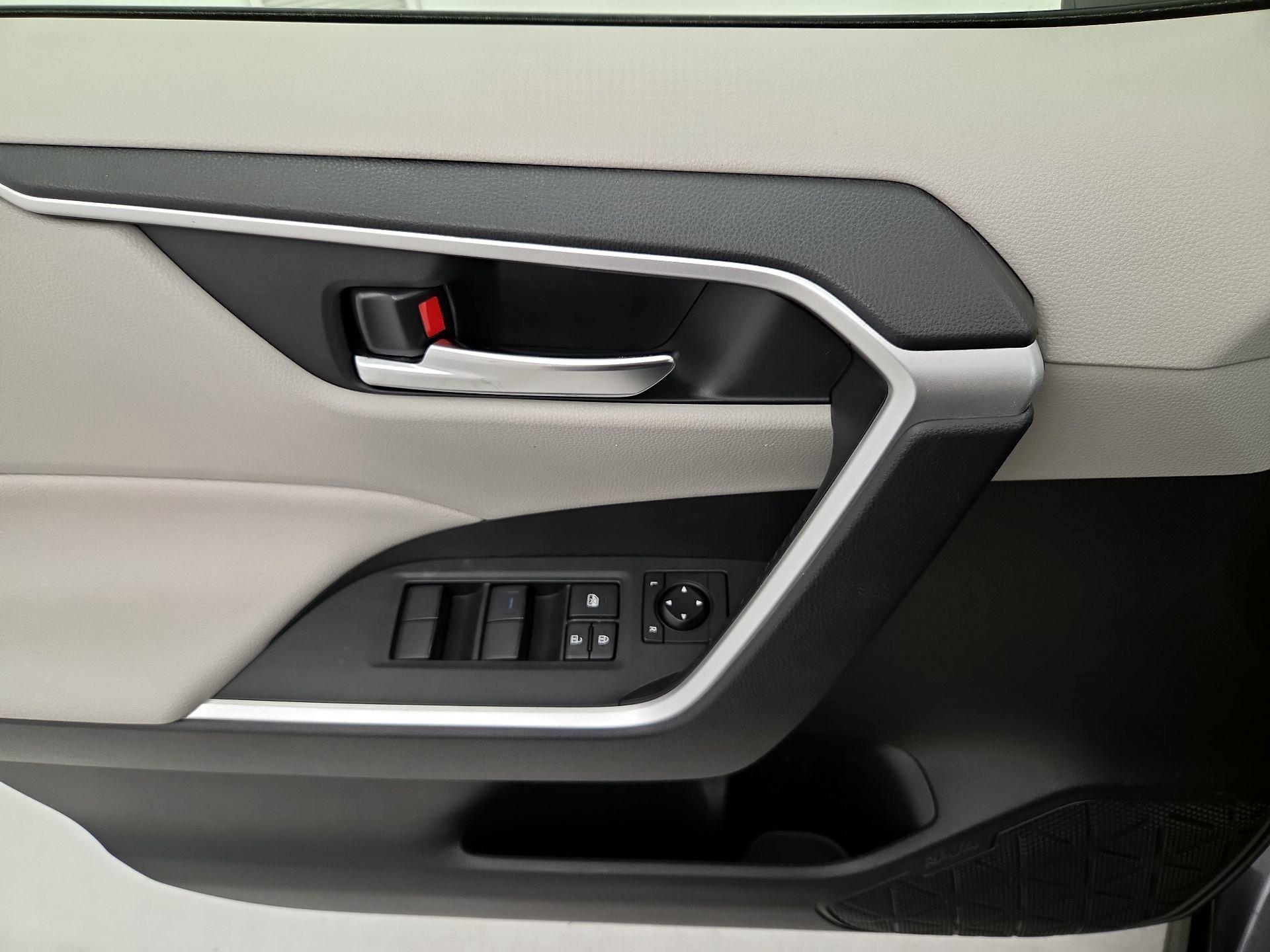 Thumbnail: 2021 Toyota RAV4 - 12