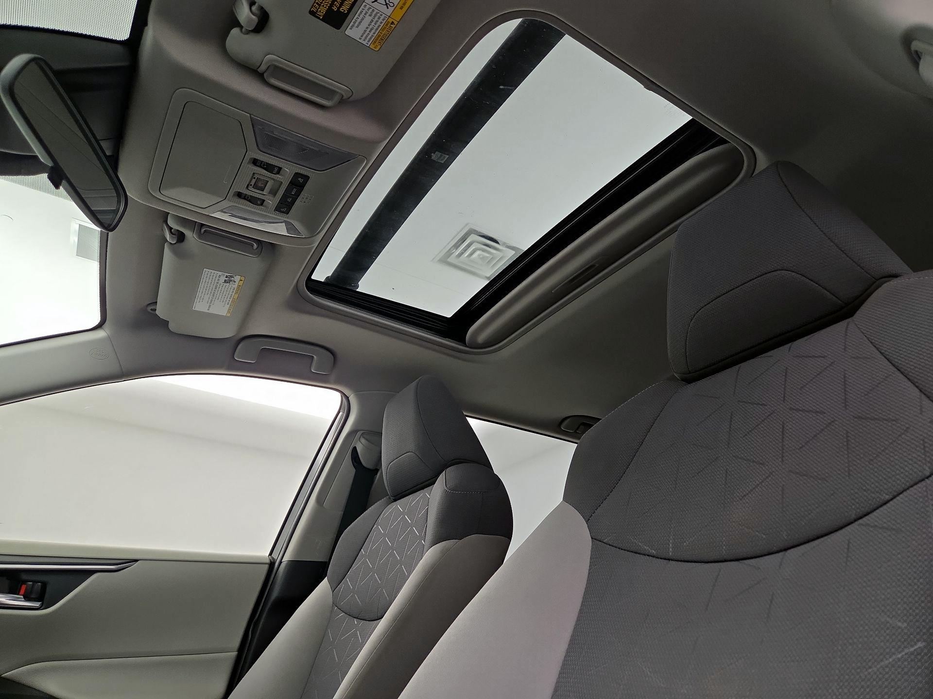 Thumbnail: 2021 Toyota RAV4 - 19