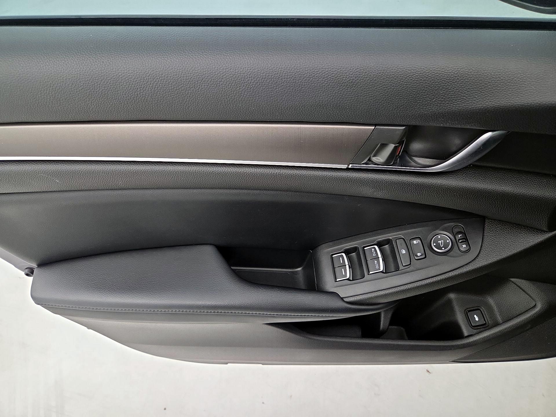 Thumbnail: 2018 Honda Accord - 12