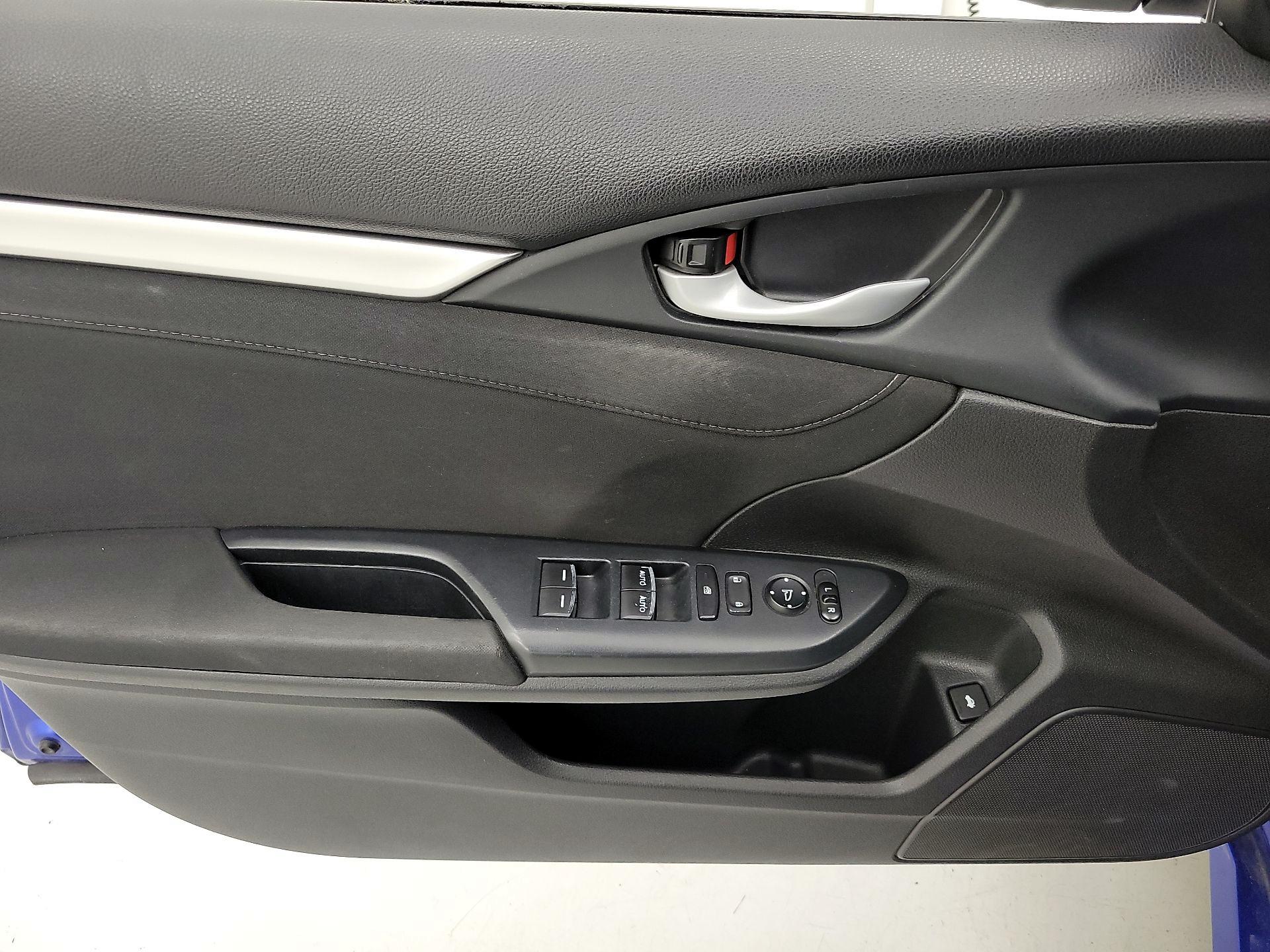 Thumbnail: 2016 Honda Civic - 12